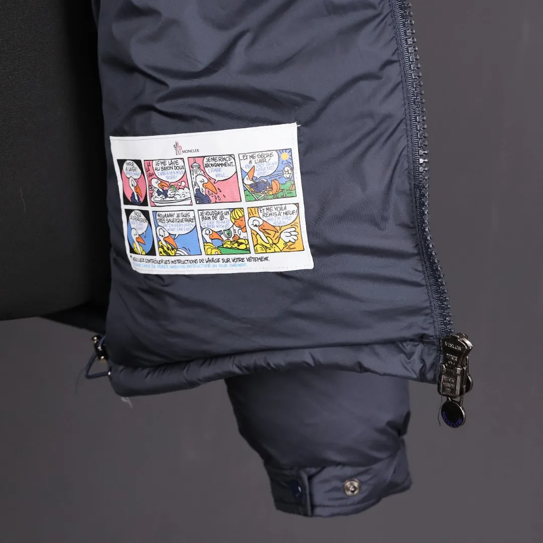 P1120 Moncler Maya series FW25 Maya matte sleeve pocket logo logo comfortable removable hood short down jacket, same style for men and women