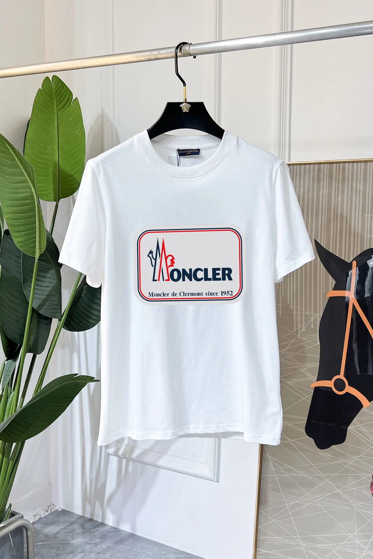 P140 Brand【MONCLER】original men's casual short-sleeved T-shirt, new product for spring and summer 2025, customized top-notch logo craftsmanship on the chest, matched with the entire details, quality and tailoring design are first-class, customized imported pure cotton fabric! Full of style, the color scheme is light and versatile. M-3XL (wear to 190 pounds)