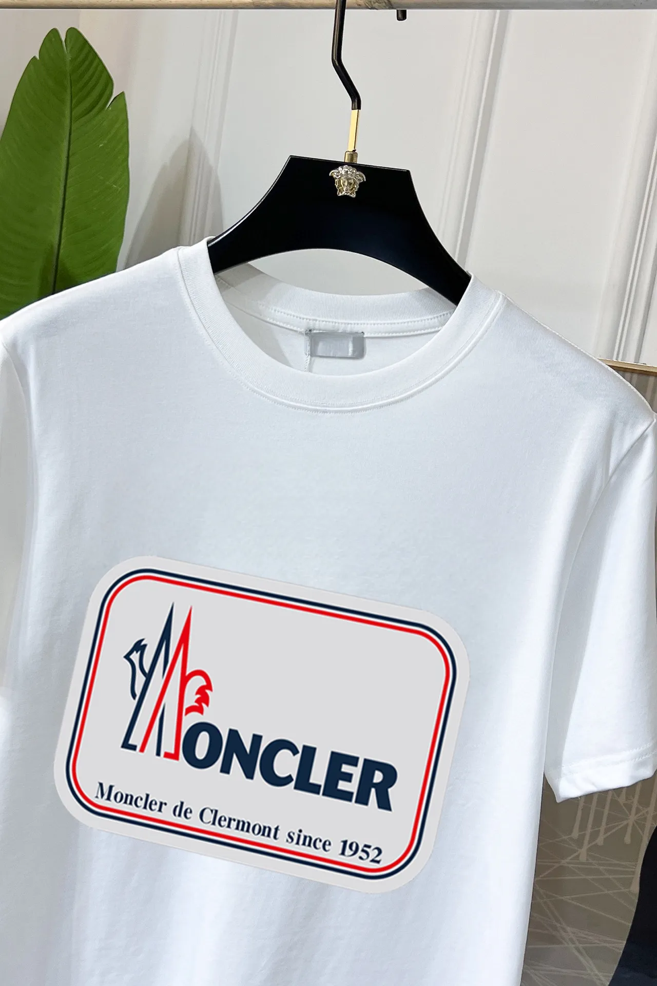 P140 Brand【MONCLER】original men's casual short-sleeved T-shirt, new product for spring and summer 2025, customized top-notch logo craftsmanship on the chest, matched with the entire details, quality and tailoring design are first-class, customized imported pure cotton fabric! Full of style, the color scheme is light and versatile. M-3XL (wear to 190 pounds)