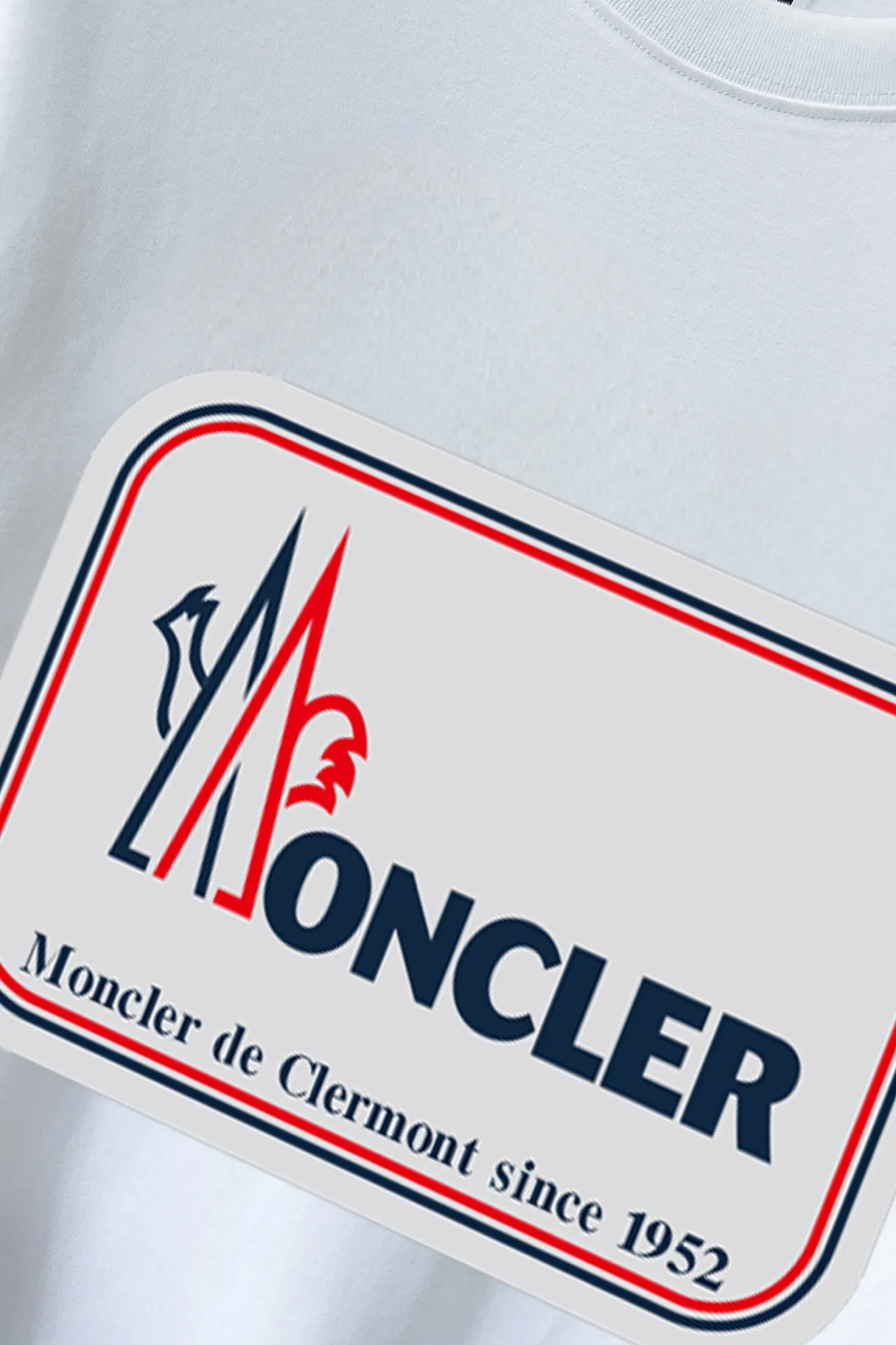 P140 Brand【MONCLER】original men's casual short-sleeved T-shirt, new product for spring and summer 2025, customized top-notch logo craftsmanship on the chest, matched with the entire details, quality and tailoring design are first-class, customized imported pure cotton fabric! Full of style, the color scheme is light and versatile. M-3XL (wear to 190 pounds)