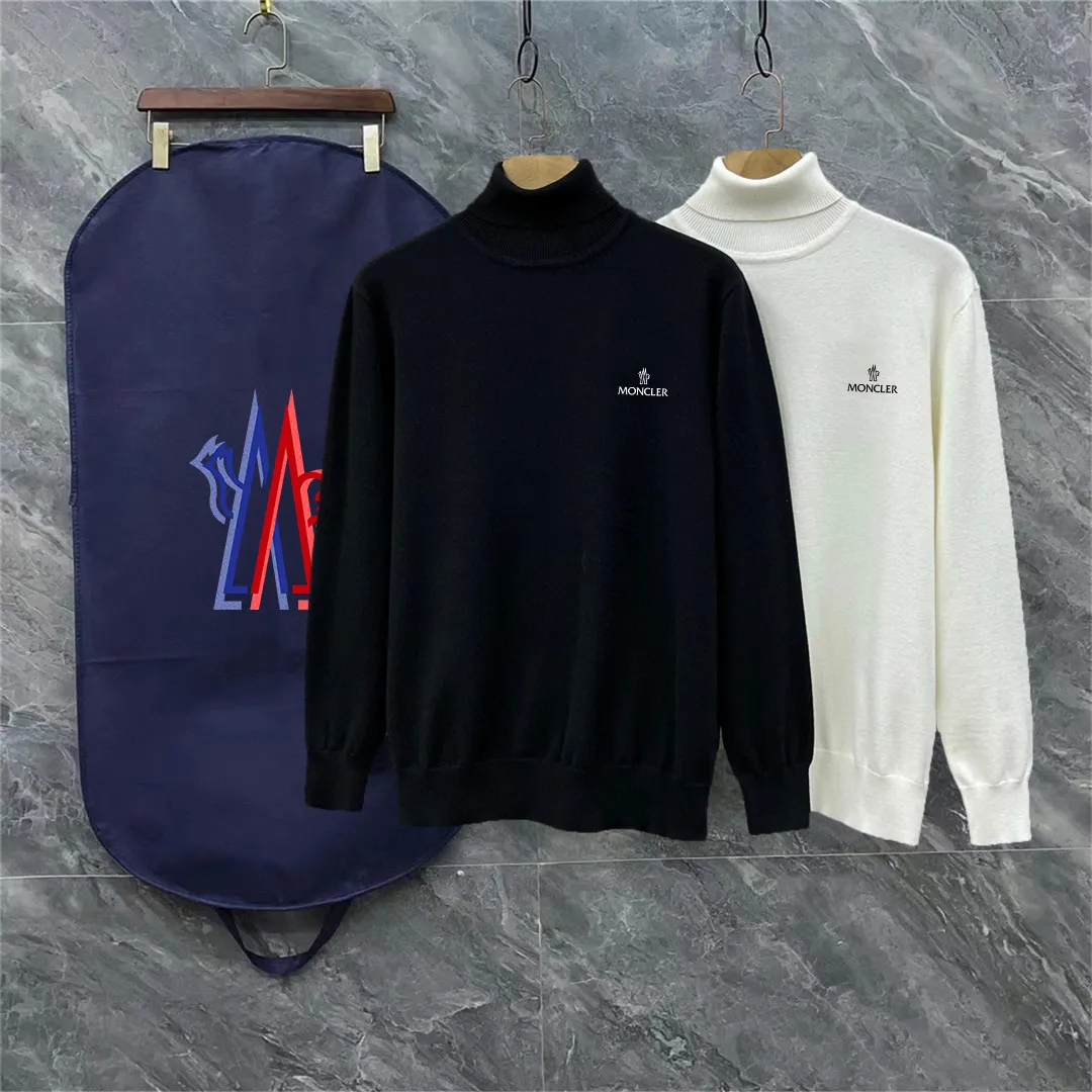 P220 Moncler, complete with 3 marks for the muzzle, logo embroidered turtleneck sweater, fine wool blended sweater, high-end customization series for men and women, belongs to the brand's high-end main line, patented top-grade yarn blending, uses innovation to interpret conventional styles, and the configuration of fabrics is subversive. The details are remarkable. SS's most anticipated sweater in winter, full of high-end sense. Outflowed from the brand's designated Zhejiang processing factory, extremely cost-effective, and the quality of Meri wool yarn is excellent. It feels super soft, delicate, soft, non-pilling and does not deform. It is available at all major counters at the same time. It is a must-have product every year. The product seems simple, the process is extremely complicated, and the upper body is not picky. The upper body is extremely skin-friendly and comfortable. It can be worn close to the body with an outer jacket or as an outer layer. Color: Black White Size: M L XL 2XL 3XL