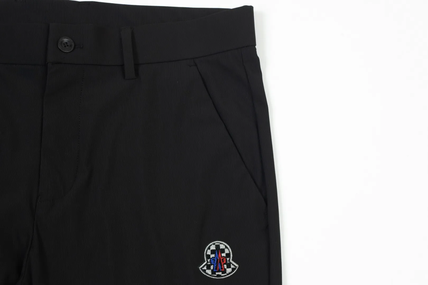 P250 Moncler spring and summer new model, two-color high-quality thin business casual fashionable ice silk trousers. Smooth, comfortable, anti-wrinkle and traceless good trousers. 🗯Soft texture, slightly elastic to the touch, cool ice silk trousers. Waist elastic band, fashionable version design. 🗯 Neat and neat line routing, suitable for both business and leisure! It can be easily controlled by all body types. Two classic colors are available. 🗯New summer product. Versatile and easy to match. The upper body is very simple, handsome and stylish. Both men and women can easily control it. Color: Black Gray Size: M-XXXL