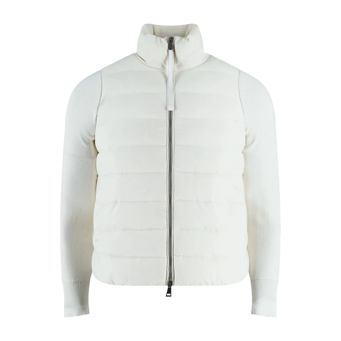 P870 Moncler wool splicing women's down jacket (white) was originally purchased for 7,675 and developed. It is made of nylon and polyester composite fabrics. It uses precision textile technology to create a surface layer that is both wear-resistant, windproof and light. It gives the fabric tear resistance and is suitable for the durability needs of daily wear. The zoned quilting and down filling technology uses precise quilting thread layout to evenly lock 90 white goose down in each "down bin". This process not only prevents the down material from shifting and clumping during wearing, but also maximizes the fluffiness and warmth of goose down; the brand logo patch on the chest is exquisitely arranged and has a high-quality texture; the long-sleeved rib cuffs achieve a fitted version through three-dimensional cutting technology. The elasticity of the rib fabric complements the crispness of the down jacket body. The overall wiring is straight and delicate, the fabric is comfortable and soft, and the color is consistent without color difference. It can be matched with the same style to create a fashionable look and suit various occasions. Customized accessories and complete three standards. Size:S-M-L