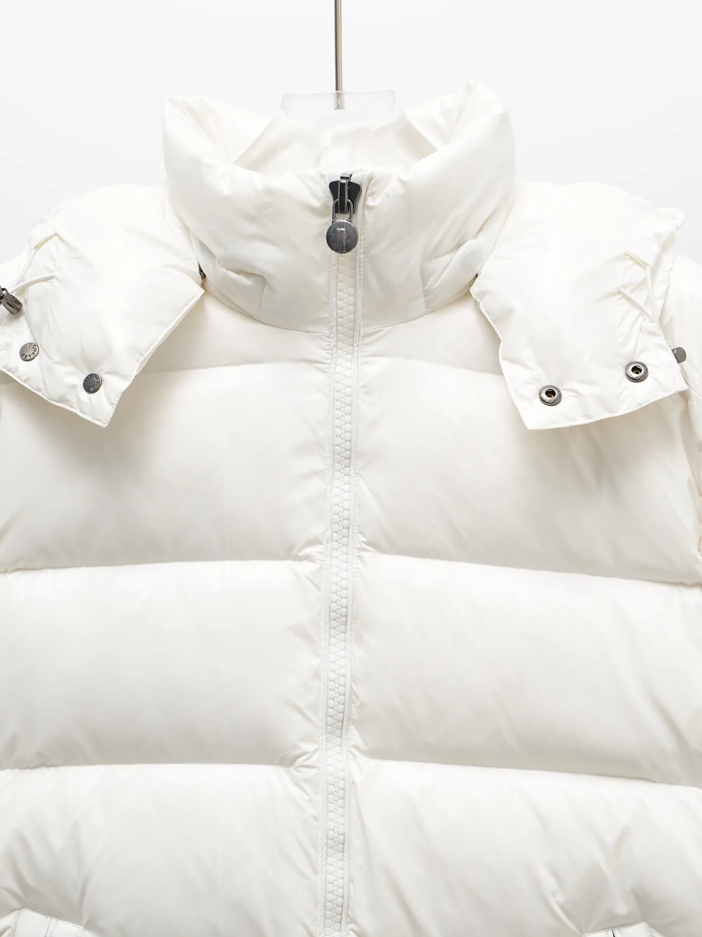 P640 Moncler Moncler Maya Men's Outdoor Down Jacket White