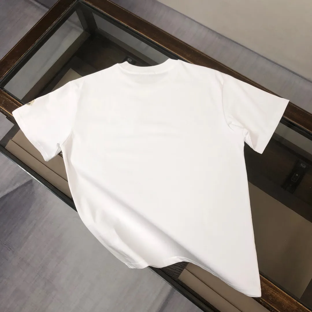 P160 MONCLER 2025 latest couple style round neck short-sleeved couple T-shirt, new spring and summer product, high quality 🔥🔥Three-dimensional logo letter logo printing technology on the chest! Fashionable and versatile trendy styles, customized imported fabrics! Comfortable to wear, breathable, fashionable without losing personality, the upper body is casual and casual, handsome and stylish, showing the temperament of a big brand. All three standards are complete! ! Color: Black White Size: S M L XL (Loose fit, please state your height and weight when placing an order)