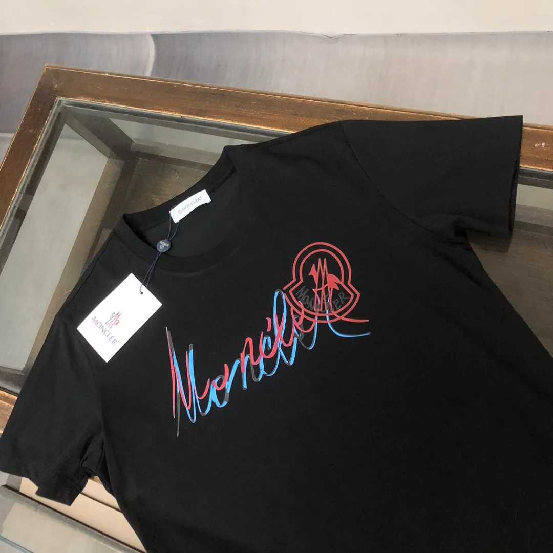 P160 🔥MONCLER The latest short-sleeved T-shirt for couples ~ Special brand letter printing technology on the chest ~ The fabric upper body is comfortable and breathable, not stiff, slim cut, specially customized fabrics! The upper body is comfortable and stylish, and it can be worn alone as an inner layer. It is a must-have for fashionistas! ! ! Color: black, white, gray Size: S～XL (loose version, please state your height and weight when placing an order)