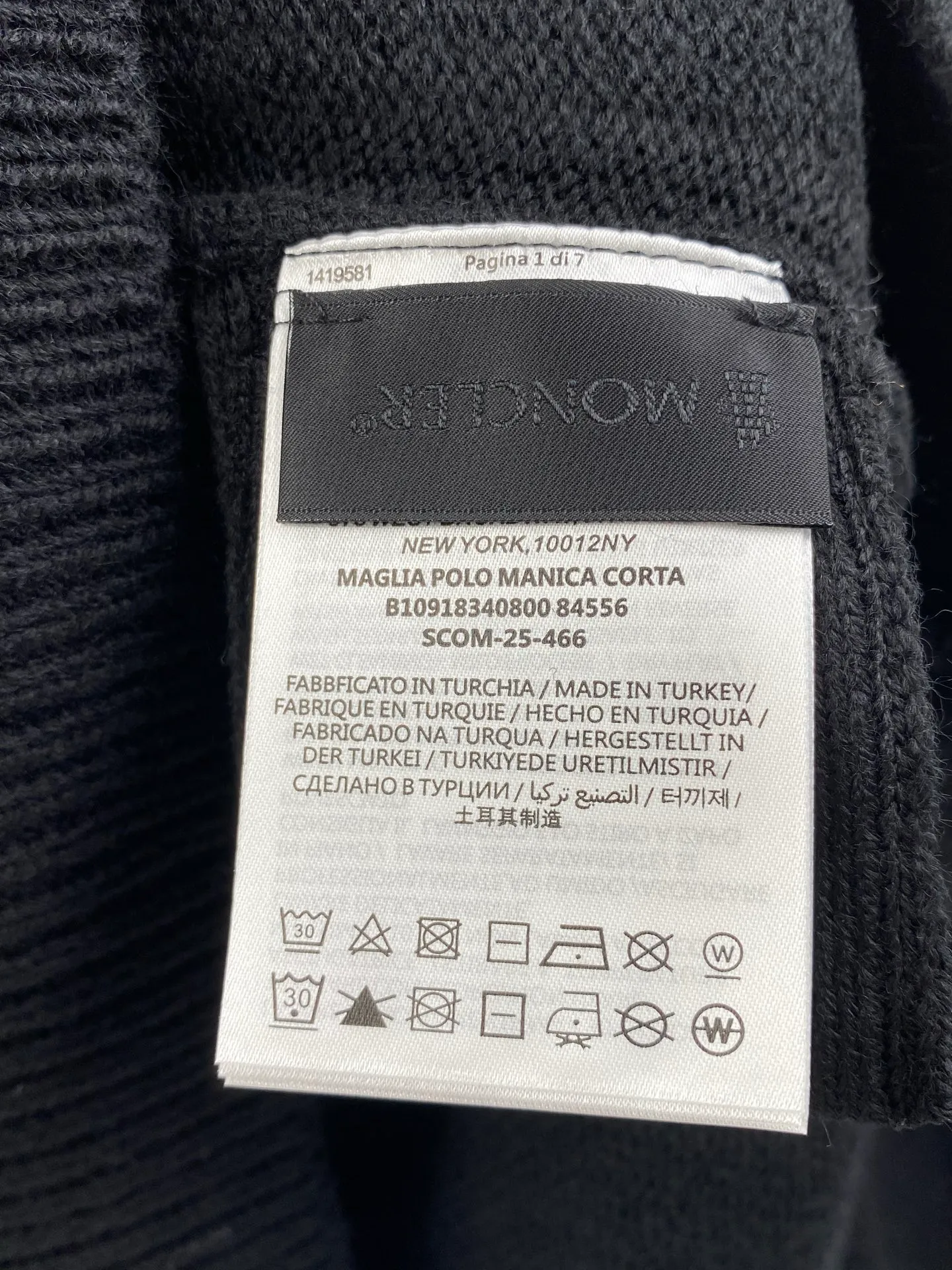 P480 MONCLER embroidered logo round neck long-sleeved sweater ●Authentic product purchased and developed by 3773 ●35% wool double-ply blended wool ●Using Japanese imported loom (silver flute) seven needles ●Wool enzyme washing ●Wool jacquard ●Customized 1:1 chapter ●Customized 1:1 trademark ●Fit version ●Size: S M L XL ●Dry cleaning recommended (this product is woven from wool and is not easy to machine wash)