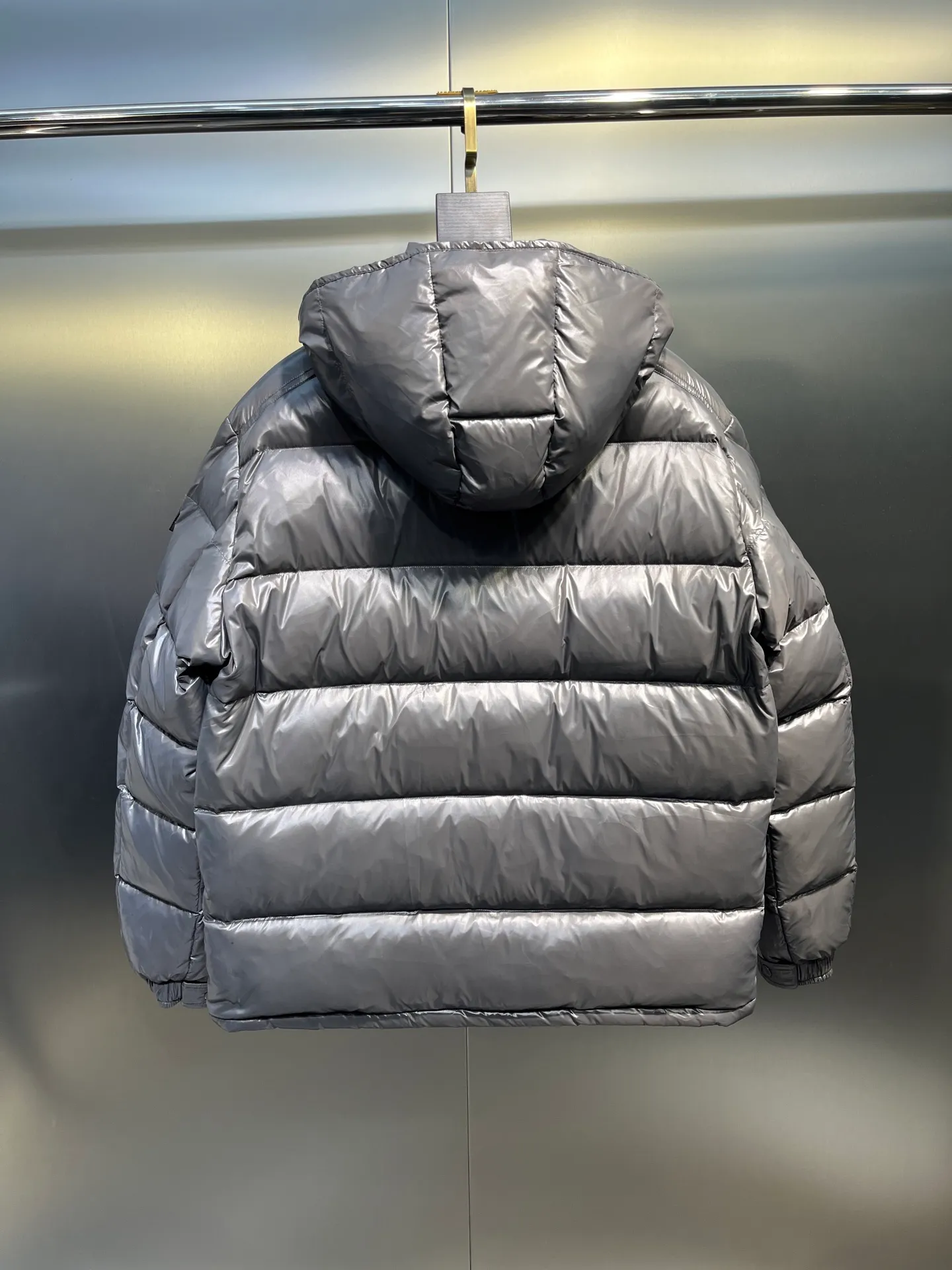 P700 𝗠𝗼𝗻𝗰𝗹𝗲𝗿 𝗠𝗮𝘆𝗮/ Moncler's top-quality Maya down jacket is a super hot style that you can't buy in winter. Eason Chan, Nicholas Tse, and Zhao Lusi have been wearing it one after another. They speak for themselves with their strength, a veteran-level style. This series is known for its fluffy bread style and glossy effect. It is the most popular series in the classic main line of the M family. Buying at the counter and from the official website is basically a matter of rush! Promise me to buy it soon! Just needed series! ! Don’t wait until winter when it’s hard to get one size: 123456