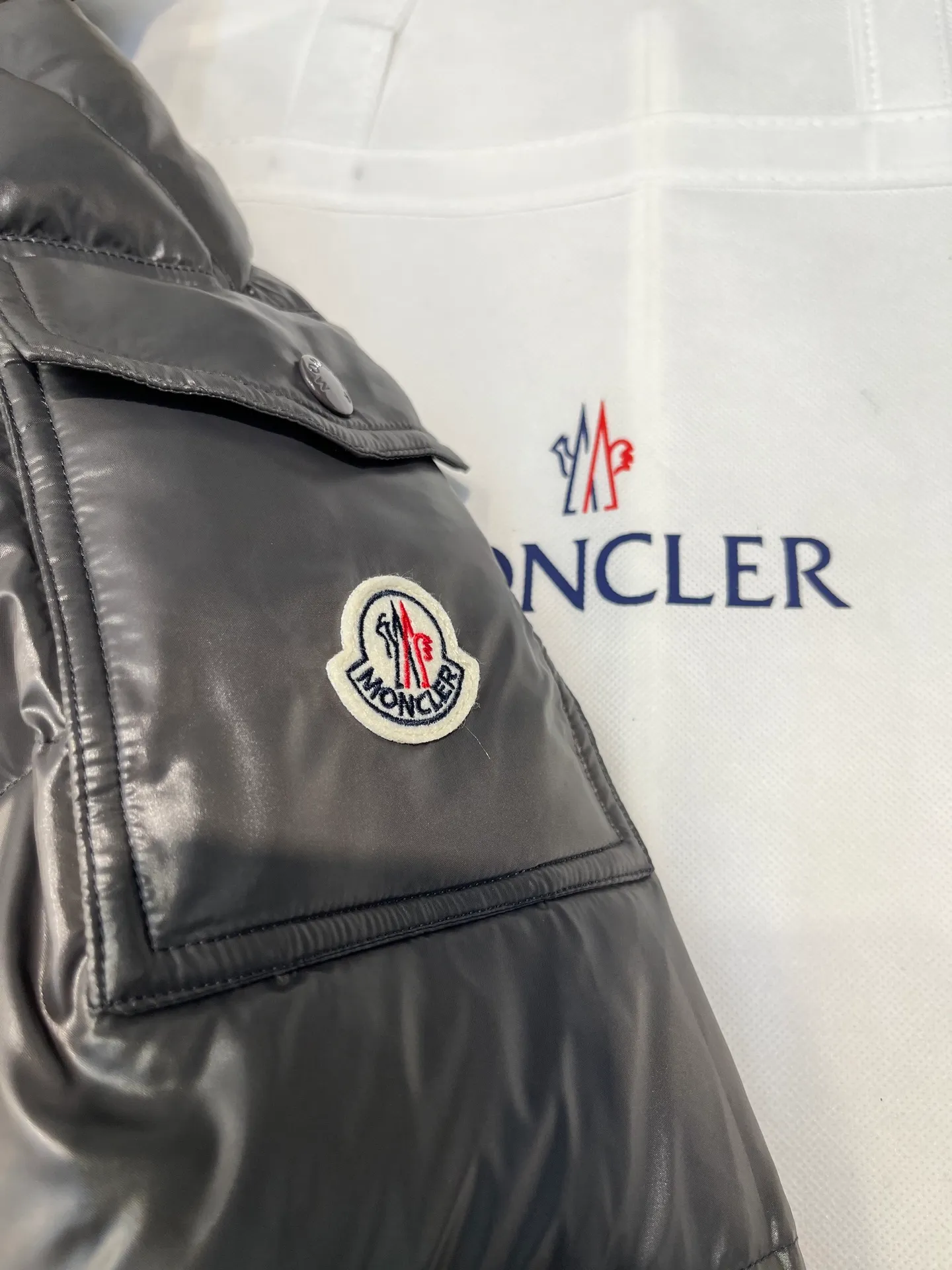 P700 𝗠𝗼𝗻𝗰𝗹𝗲𝗿 𝗠𝗮𝘆𝗮/ Moncler's top-quality Maya down jacket is a super hot style that you can't buy in winter. Eason Chan, Nicholas Tse, and Zhao Lusi have been wearing it one after another. They speak for themselves with their strength, a veteran-level style. This series is known for its fluffy bread style and glossy effect. It is the most popular series in the classic main line of the M family. Buying at the counter and from the official website is basically a matter of rush! Promise me to buy it soon! Just needed series! ! Don’t wait until winter when it’s hard to get one size: 123456