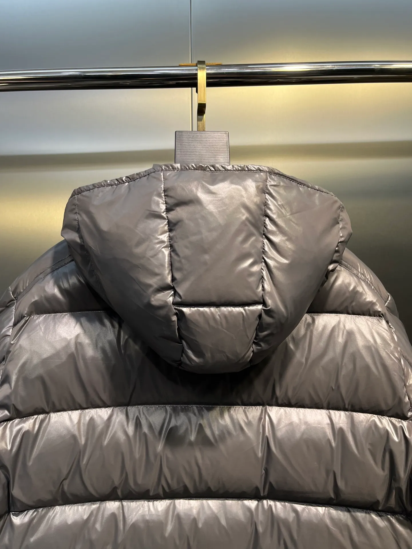 P700 𝗠𝗼𝗻𝗰𝗹𝗲𝗿 𝗠𝗮𝘆𝗮/ Moncler's top-quality Maya down jacket is a super hot style that you can't buy in winter. Eason Chan, Nicholas Tse, and Zhao Lusi have been wearing it one after another. They speak for themselves with their strength, a veteran-level style. This series is known for its fluffy bread style and glossy effect. It is the most popular series in the classic main line of the M family. Buying at the counter and from the official website is basically a matter of rush! Promise me to buy it soon! Just needed series! ! Don’t wait until winter when it’s hard to get one size: 123456