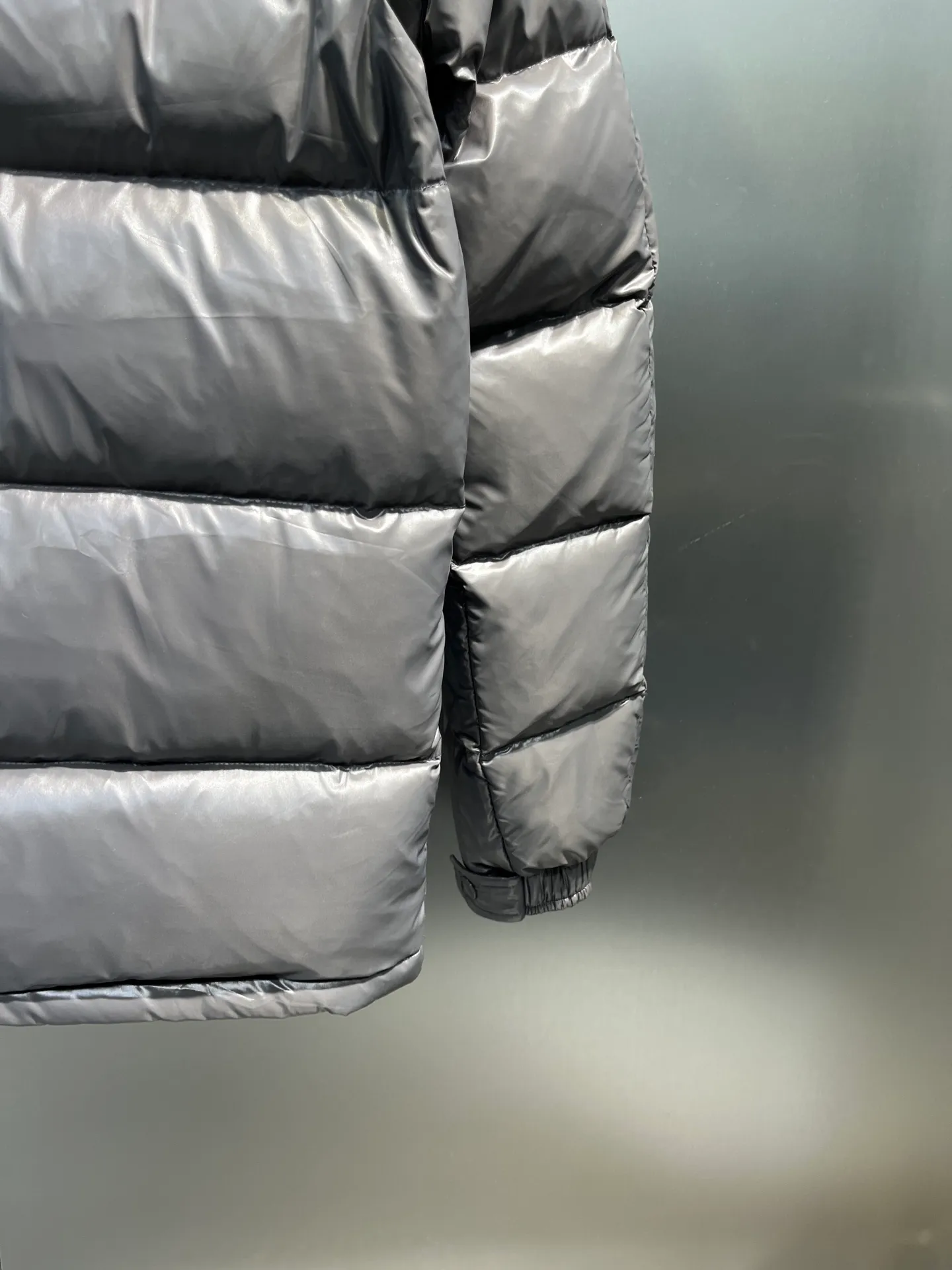 P700 𝗠𝗼𝗻𝗰𝗹𝗲𝗿 𝗠𝗮𝘆𝗮/ Moncler's top-quality Maya down jacket is a super hot style that you can't buy in winter. Eason Chan, Nicholas Tse, and Zhao Lusi have been wearing it one after another. They speak for themselves with their strength, a veteran-level style. This series is known for its fluffy bread style and glossy effect. It is the most popular series in the classic main line of the M family. Buying at the counter and from the official website is basically a matter of rush! Promise me to buy it soon! Just needed series! ! Don’t wait until winter when it’s hard to get one size: 123456