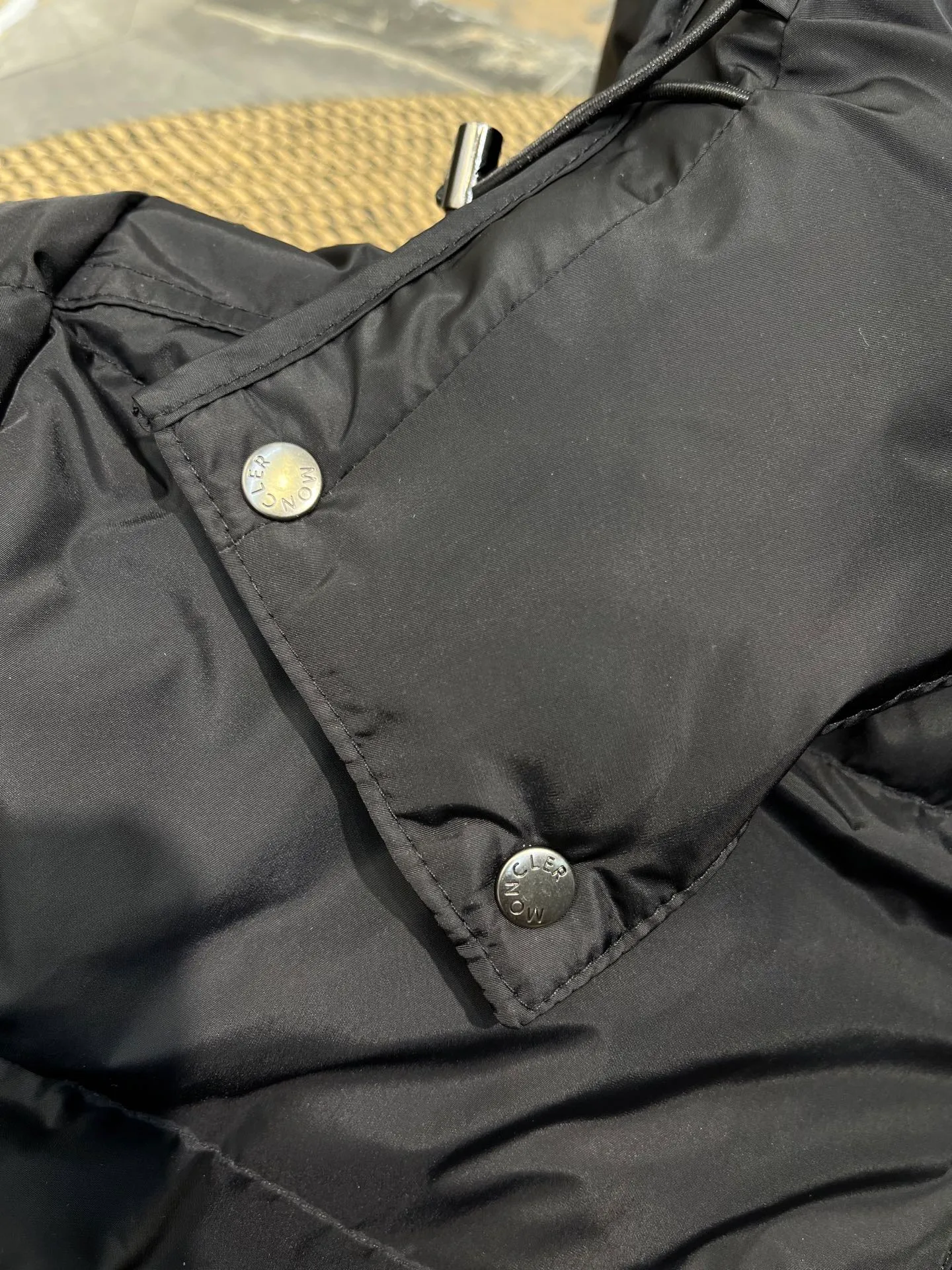 P820 ​​Moncler 🌟Mouth Mouth New Autumn and Winter Matte Classic Maya! Official website synchronized 🈶sale! Yuhuang's century-old evergreen series of products! The latest product from Mayan culture! 90 down filling, the fullness of the down can be seen with the naked eye. Disassembled, the fabric is soft and textured. It continues to be a hot seller, and the upper body is lighter and more comfortable. Color: black green yellow size: 12345