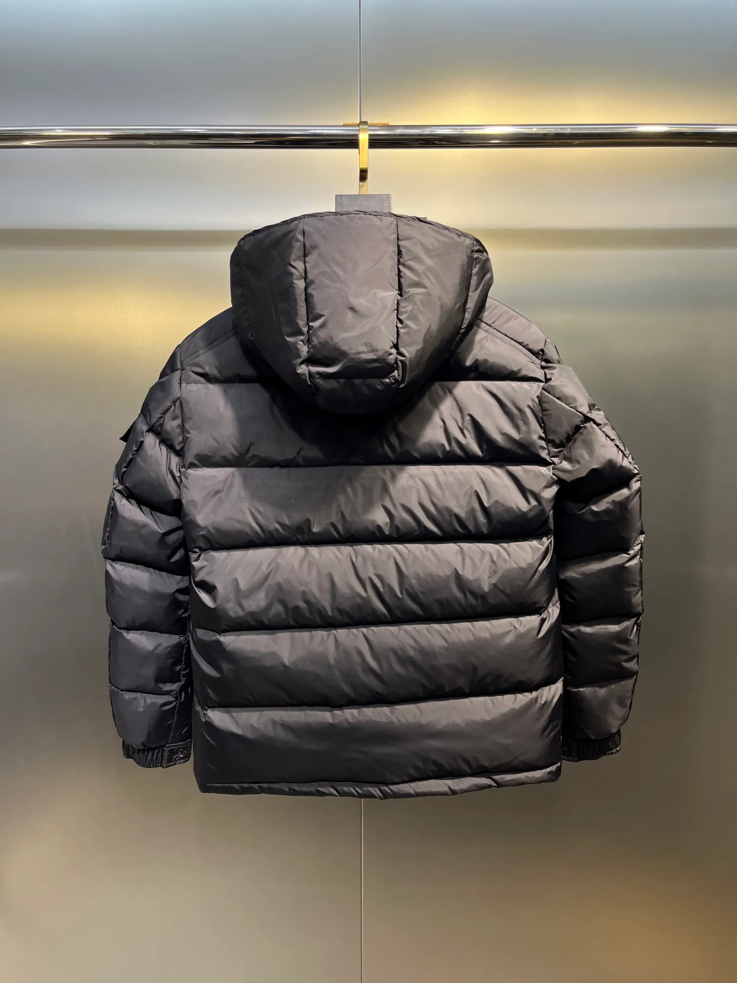 P820 ​​Moncler 🌟Mouth Mouth New Autumn and Winter Matte Classic Maya! Official website synchronized 🈶sale! Yuhuang's century-old evergreen series of products! The latest product from Mayan culture! 90 down filling, the fullness of the down can be seen with the naked eye. Disassembled, the fabric is soft and textured. It continues to be a hot seller, and the upper body is lighter and more comfortable. Color: black green yellow size: 12345