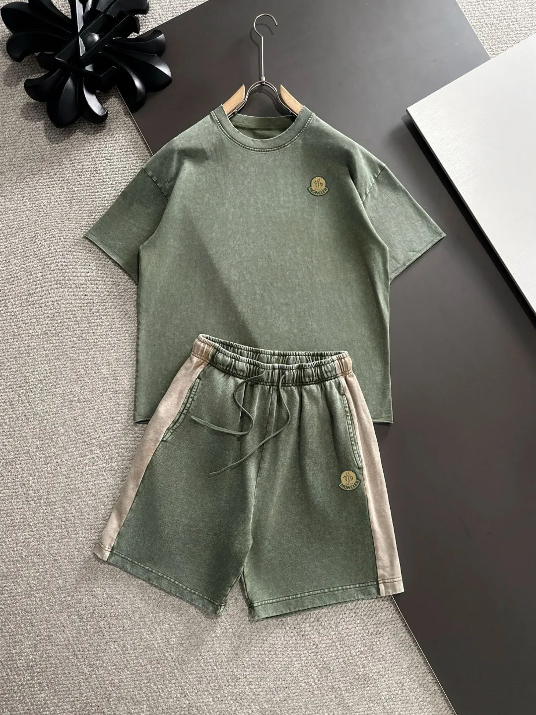 Next day shipping P460 MONCLER/Mongolian high quality 2025 spring and summer new casual heavy industry suit exclusively developed by yb! High quality production! Imported custom-made fabrics for foreign orders, with high breathability and comfort, impeccable details, brand element design concept, delicate and soft feel! It presents a casual cut and the upper body shape is great! On sale simultaneously on the official website! From a high-end men's positioning brand, the low-key luxury taste is irresistible! Exquisite workmanship and impeccable quality! The overall style is simple, fashionable and timeless, fully meeting the requirements of stylish and tasteful dressing! Size: S-XXL
