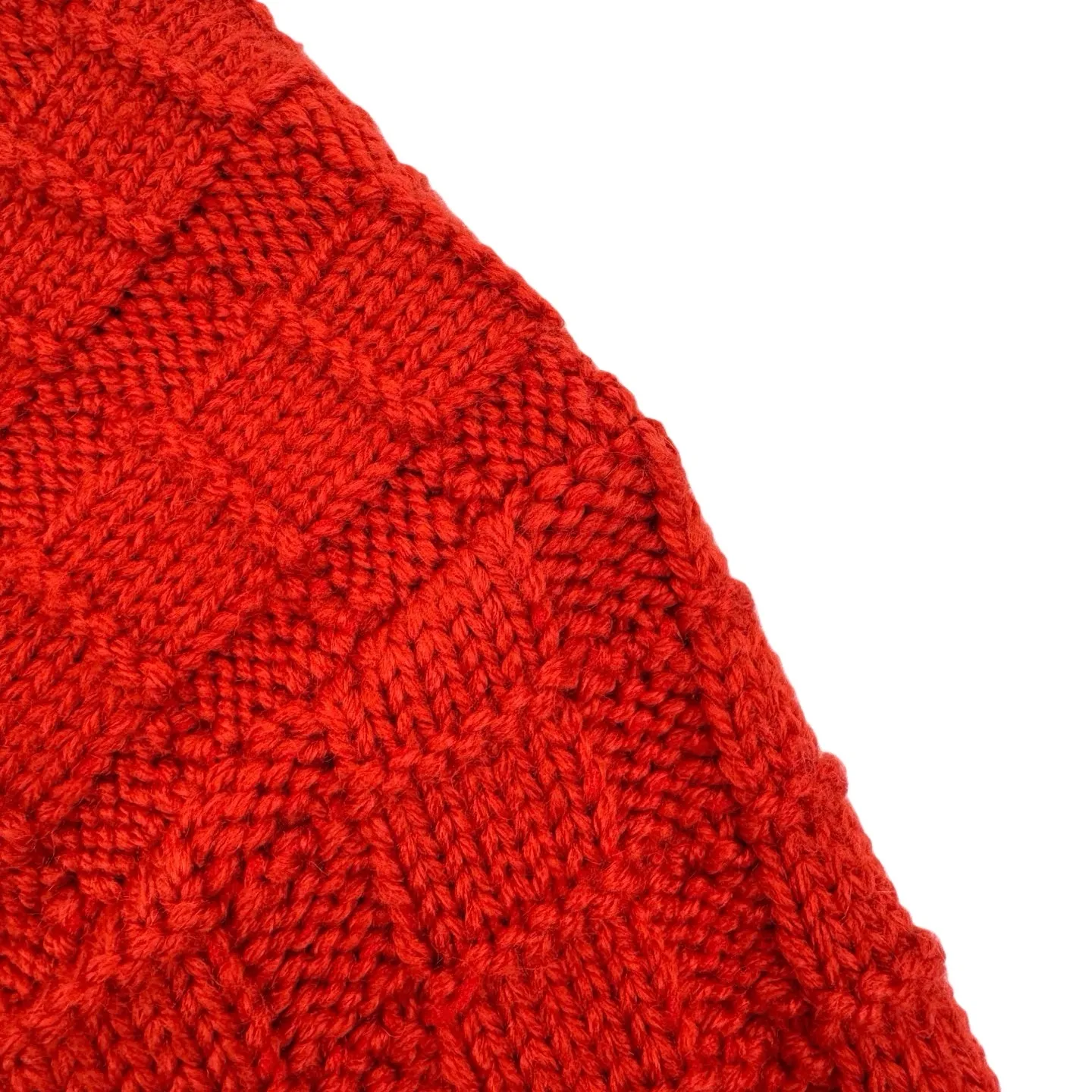 P410 Moncler logo embossed knitted crew neck sweater (red). Original purchase of 7,500. The fabric is made of custom-woven carved wool texture. It is soft and delicate, comfortable and close to the skin. It uses high-saturation red as the base color to cut through the dullness of winter. Let every inch of the fabric become an annotation of power aesthetics. Using three-dimensional texture as the brushstrokes, the entire embossed knitting reconstructs the dimension of knitted aesthetics. It creates a light and dark gradient texture halo as the human body moves. Iconic Moncler The logo embroidered logo decorates the sleeves and is highly recognizable. The power aesthetic is hidden in the contrast between hardness and softness. The ultimate expression of elegance. No need to deliberately create its own style. The whole piece is embossed vertical grain knitting. Through specific stitching and fabric tissue changes, by changing the arrangement of stitches and the density of the fabric, the vertical grains present a relief effect that is raised on the surface of the sweater. Forming undulating changes in the vertical grains and a curved thread structure. By changing the stitching and yarn arrangement during the knitting process. The yarn is distributed in a curved shape in the fabric, and the garment washing water is softened and deodorized using professional washing equipment and specific detergents to deeply clean and deodorize the clothes to improve the feel and appearance of the clothes. Size:S-M-L-XL