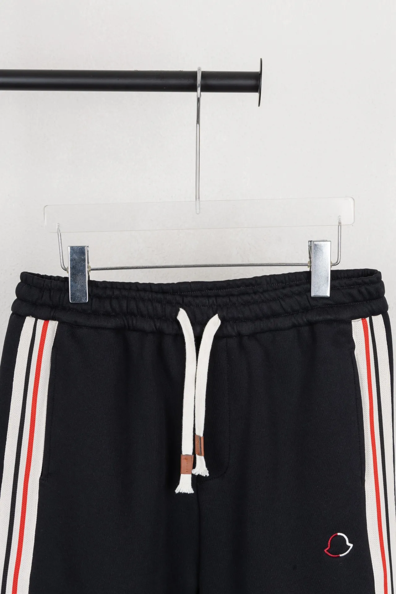 P220 Model number Restore the consistent waistline and use the domestic double-needle machine to modify the honing thread! The seemingly simple style has so many little details! Foot 22 thread professional size S-XL