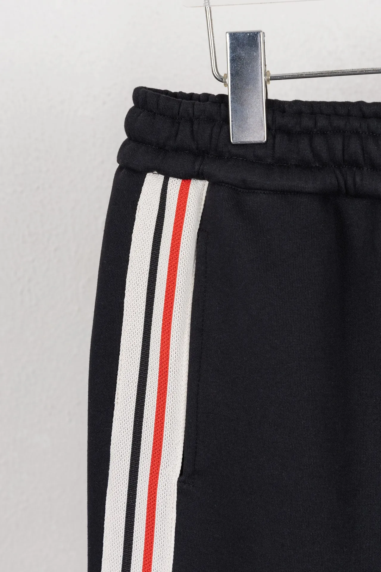 P220 Model number Restore the consistent waistline and use the domestic double-needle machine to modify the honing thread! The seemingly simple style has so many little details! Foot 22 thread professional size S-XL