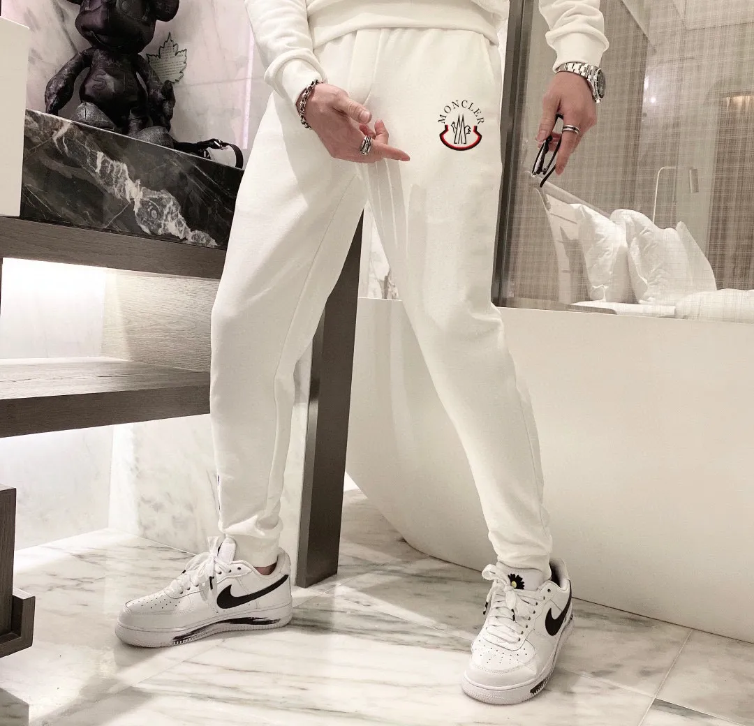 P360 [MONCLER] (Gospel for Fatty) hot-selling suit is coming. Focus on the original version of the official website. 2025 new hot-selling sweatshirt suit. The original order is the best. It is the meticulous work of top designers. It has a fitting and perfect upper body effect. All-natural high-quality Roman cotton 100%, close-fitting comfort, noble and elegant! Original hardware embodies elegance and nobility! Counter size: M-5XL (maximum wear up to 220 pounds)