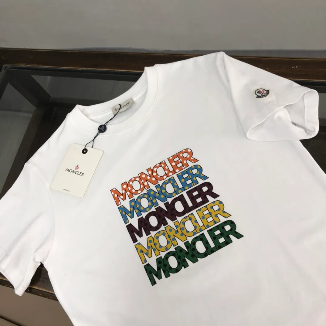 P150 Moncler 2025 new men's round neck short-sleeved couple's T-shirt, new spring and summer product, high quality 🔥🔥Fashionable and versatile, customized imported fabrics, comfortable to wear, breathable, fashionable without losing personality, casual and casual upper body, handsome and stylish, showing the temperament of a big brand. All three standards are complete! ! Color: black white Size: S-XL (loose fit)