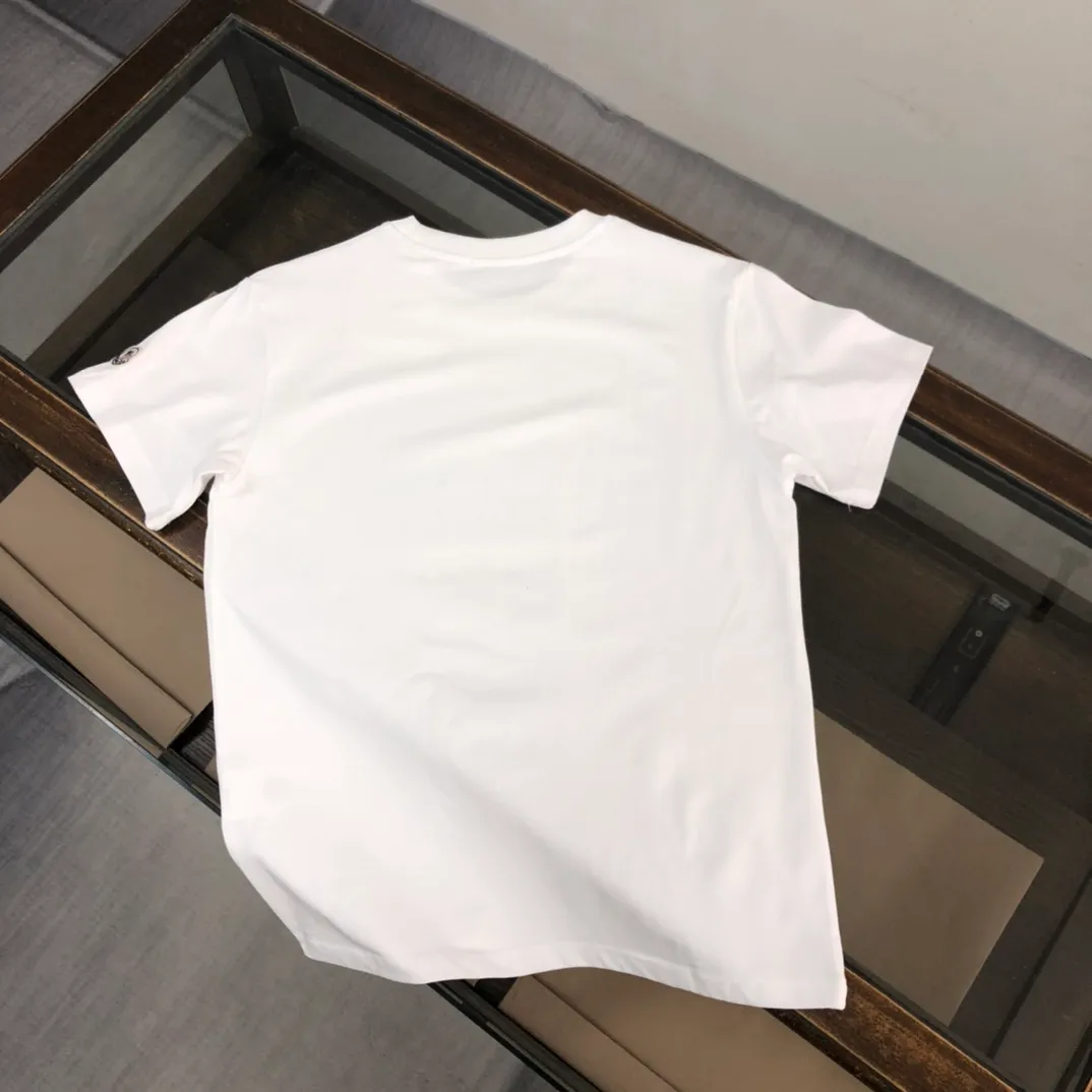 P150 Moncler 2025 new men's round neck short-sleeved couple's T-shirt, new spring and summer product, high quality 🔥🔥Fashionable and versatile, customized imported fabrics, comfortable to wear, breathable, fashionable without losing personality, casual and casual upper body, handsome and stylish, showing the temperament of a big brand. All three standards are complete! ! Color: black white Size: S-XL (loose fit)