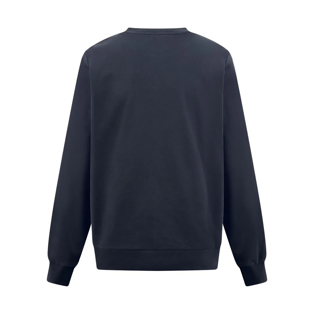 P300 Moncler denim pocket sweatshirt. Customized cotton soft velvet and cloud yarn water-brushed denim. Excellent texture, comfortable and close to the skin. The rich navy blue is the main color, showing an elegant gentleman's style. The unique denim chest pocket on the chest adds a touch of uninhibited casualness with the unique ruggedness and retro of denim. The iconic Moncler embroidered logo appears on the sleeves. It is highly recognizable and exudes a sense of luxury from the inside out. Find the perfect balance between simplicity and sophistication. Process 1: Hidden seamless hemming. Use precise laser cutting to cut the edges of the pocket into the required denim shape to ensure neat and precise edges. Then use one-piece molding technology to perfectly combine the denim material with the pocket to achieve a seamless connection. Process 2: Manual nailing using a servo motor-driven nailing device to accurately drive the bottom nails into the splicing of denim and sweatshirt velvet. Precise positioning to keep the edges of the pockets flat. Process 3: The fabrics have been washed, giving a better hand feel and not easy to deform. Not easy to shrink, not easy to fade, maintain long-term beauty Accessories: Customized 1:1 Moncler embroidered logo Customized 1:1 Moncler bottom nails Customized 1:1 Moncler trademark Version: Loose version Size: S M L XL
