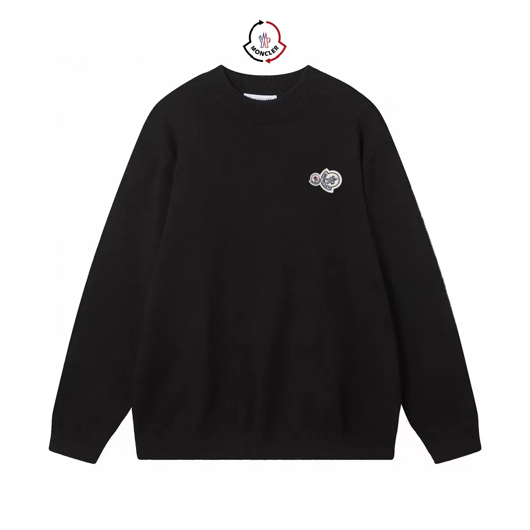 P210 Moncler/Mongolian 3-label complete, half-turtleneck sweater, fine wool blended sweater, high-end customized collection for men and women, part of the brand's high-end main line, patented top-grade yarn blending, using innovation to interpret conventional styles. The configuration of the fabric is subversive. The details are remarkable, and the price-performance ratio is very high. Meri wool yarn is of excellent quality. It feels super soft, delicate, soft, non-pilling and does not deform. The upper body is extremely skin-friendly and comfortable. Can be worn on its own with a jacket or on its own. Size: M L XL 2XL 3XL
