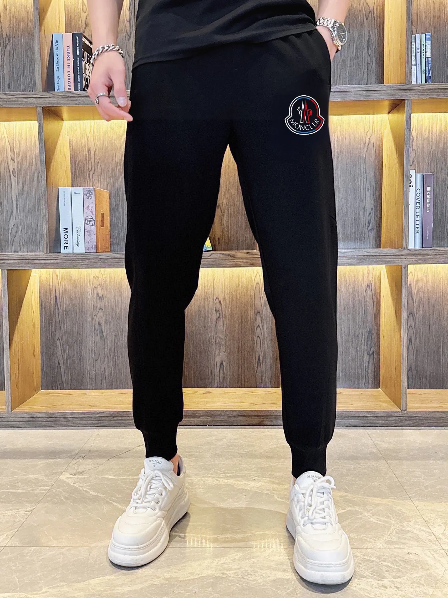 P320 [MONCLER] (Fat Man's Gospel) The same style as the 2025 official website. World-renowned luxury brand. Summer men's (double mercerized) high-quality 🐂 suit. It is made of imported original fabrics. It is a trendy style of the season and a versatile hit. Simple and elegant, precise workmanship allows you to be at the top of fashion. Size: M-5XL (can be worn up to 220 pounds)