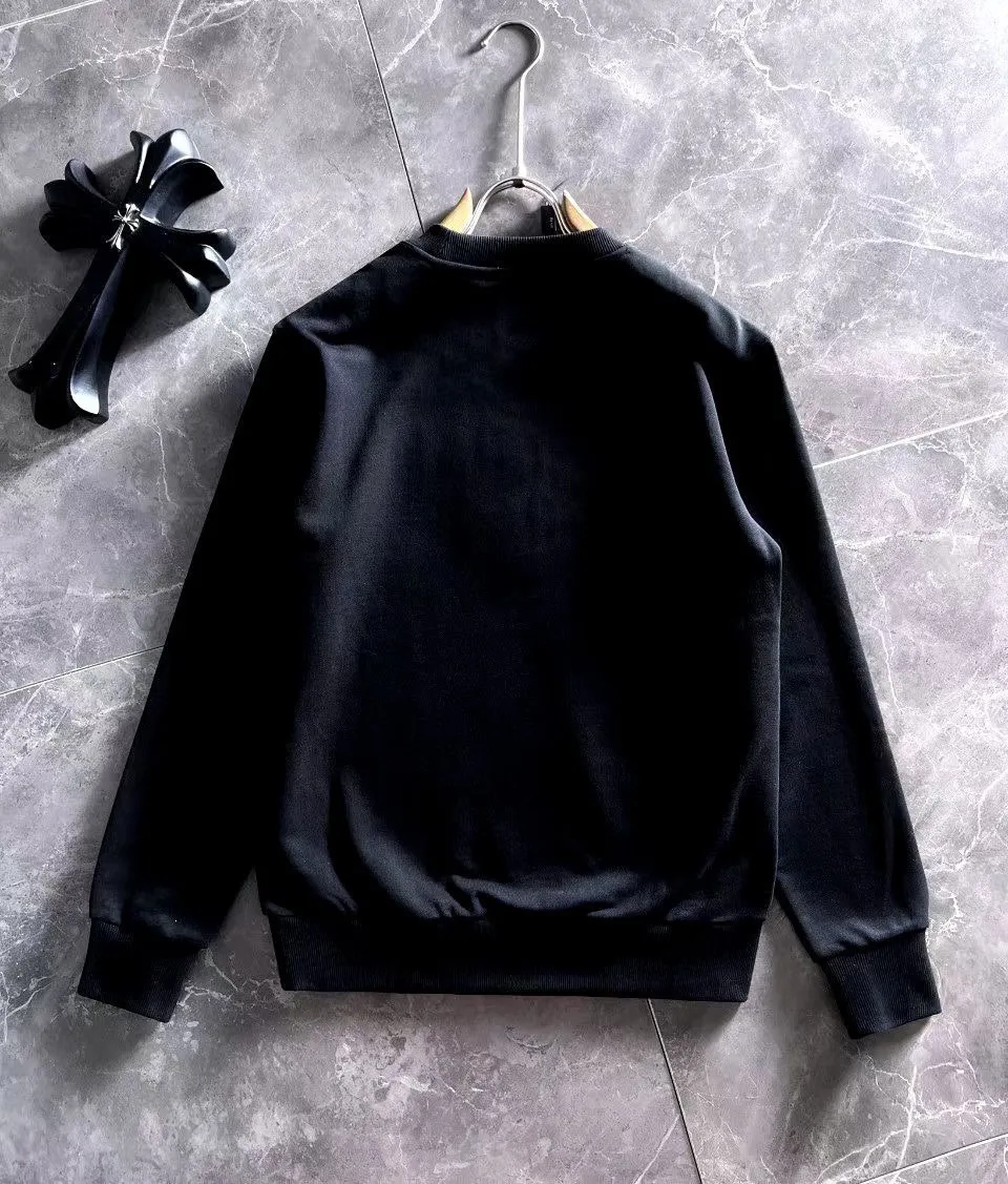 P200 💰 Brand [MONCLER] (good news for fat people) 2025ss spring latest long-sleeved round-neck sweatshirt, on sale simultaneously on the official website. Refreshing and breathable. Made of top Tencel Roman. Comfortable and soft. 3D stereoscopic clarity. Super fashion sense. Great gift for your own use. Size: M-5XL (can wear up to 220 pounds)