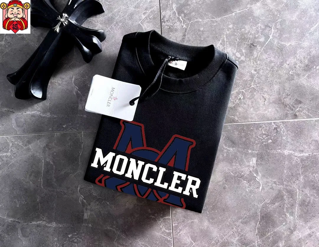 P200 💰 Brand [MONCLER] (good news for fat people) 2025ss spring latest long-sleeved round-neck sweatshirt, on sale simultaneously on the official website. Refreshing and breathable. Made of top Tencel Roman. Comfortable and soft. 3D stereoscopic clarity. Super fashion sense. Great gift for your own use. Size: M-5XL (can wear up to 220 pounds)