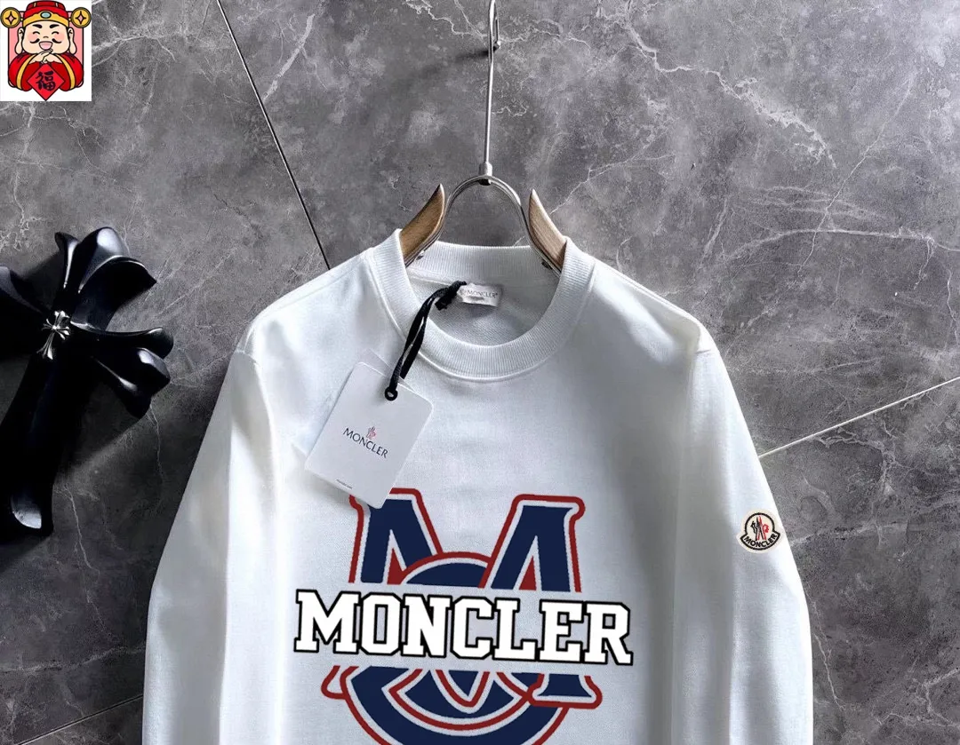 P200 💰 Brand [MONCLER] (good news for fat people) 2025ss spring latest long-sleeved round-neck sweatshirt, on sale simultaneously on the official website. Refreshing and breathable. Made of top Tencel Roman. Comfortable and soft. 3D stereoscopic clarity. Super fashion sense. Great gift for your own use. Size: M-5XL (can wear up to 220 pounds)