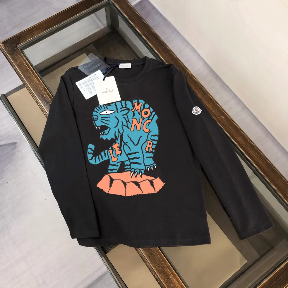 P180, a non-off-the-shelf model, you can trust it. Moncler printed long-sleeved T-shirt, 240g breathable cotton fabric, very soft and comfortable texture, does not shrink, does not deform, does not ball), can be worn alone as a base layer. Original customized accessories, collar label, care mark, hangtag, packaging (perfect details) Color: White Black Size: XS S M L