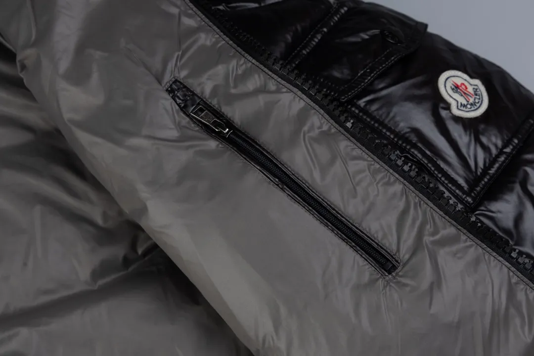 P670 The strongest down version MONCLER/Moncler #maya Maya Eason Chan's same style down jacket description: Influenced by the iconic outerwear of the 1980s, the Maya jacket re-examines the shapes in the moncler archives with modern style and cutting-edge elements. This is the brand's professional achievement in ski equipment. Both in terms of sport and style, this high-performance and positive-spirited jacket has all the elements that a competitive man needs to claim the title. Material process analysis: 1 Original NFC inductive anti-counterfeiting chip ② National standard 90% pure white goose down, lin exclusively uses top-grade down in the market, never fake goose down and a series of misunderstandings 3 Fabric: 100% nylon; Lining: 100% nylon, one of the best on the market, everything is customized according to the original version. The electroplated hardware produced by the original processing factory is all customized by the original factory, and is not a replica of various types on the market. ⑤Produced by a Mani factory, it has always been unambiguous in terms of quality. Everyone knows that the workers' craftsmanship, QA and QC quality inspection are not comparable to those of small factories in the market. Size: 1/2/3/4/5/6