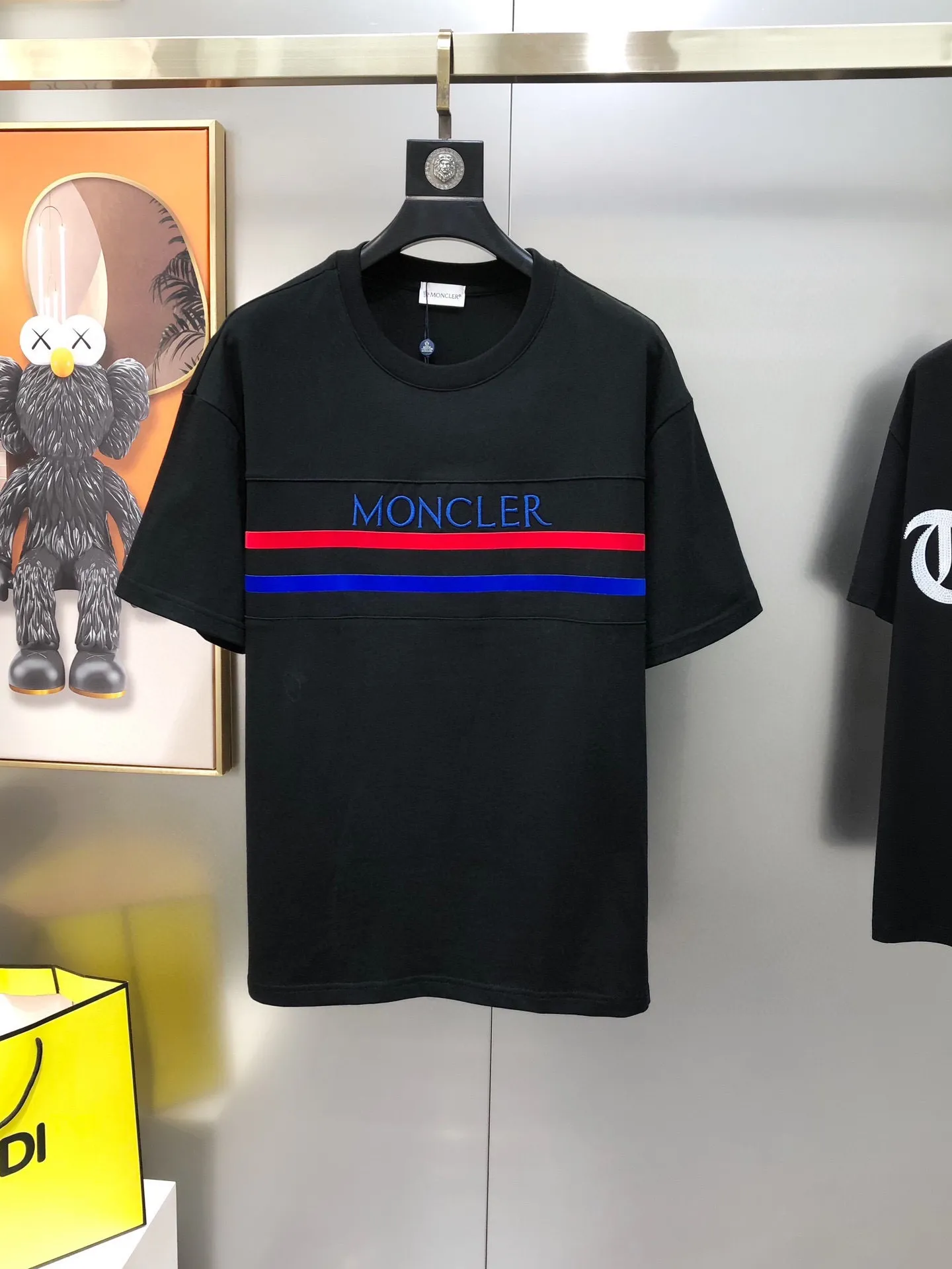 P560 Brand [MONCLER Mouth Covered] 2025 round neck short-sleeved shorts suit. The pure cotton fabric upper body will not be stuffy. The smooth and comfortable skin-friendly effect is more breathable. The fabric has its own texture. Classic logo technology. A new interpretation from a unique angle. Fashionable and versatile! Size: M-3XL (maximum wear: 190 pounds)