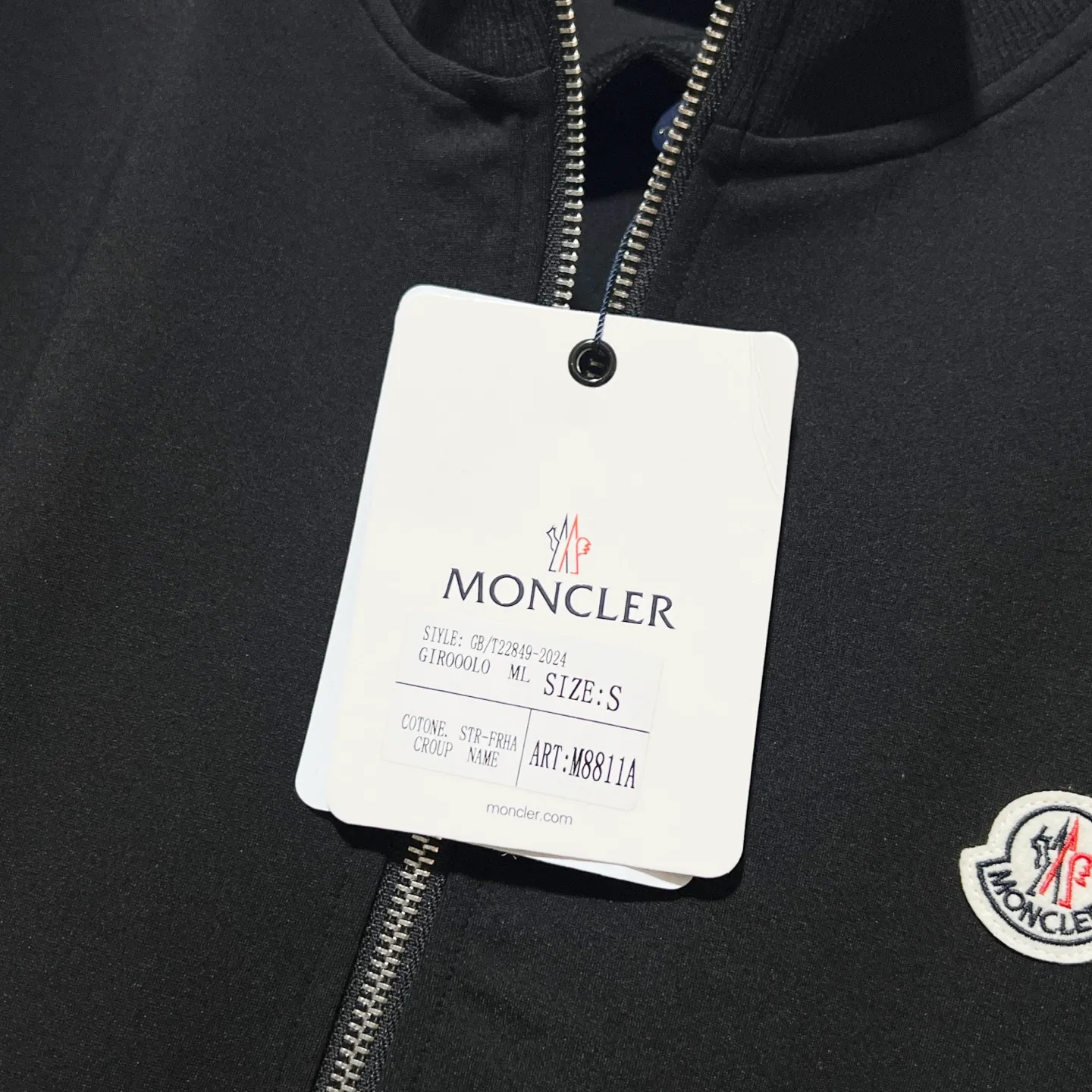 P270 MONCLER/Mask Customized fabric suit zipper jacket Simple side webbing splicing craftsmanship brand chapter logo Official synchronization High version High quality Fashion personality Versatile trend Pure original quality Original fabric Hang tag Collar label Washed wheat Complete with three standards Color: Black. Blue. Gray. Size: S-2XL
