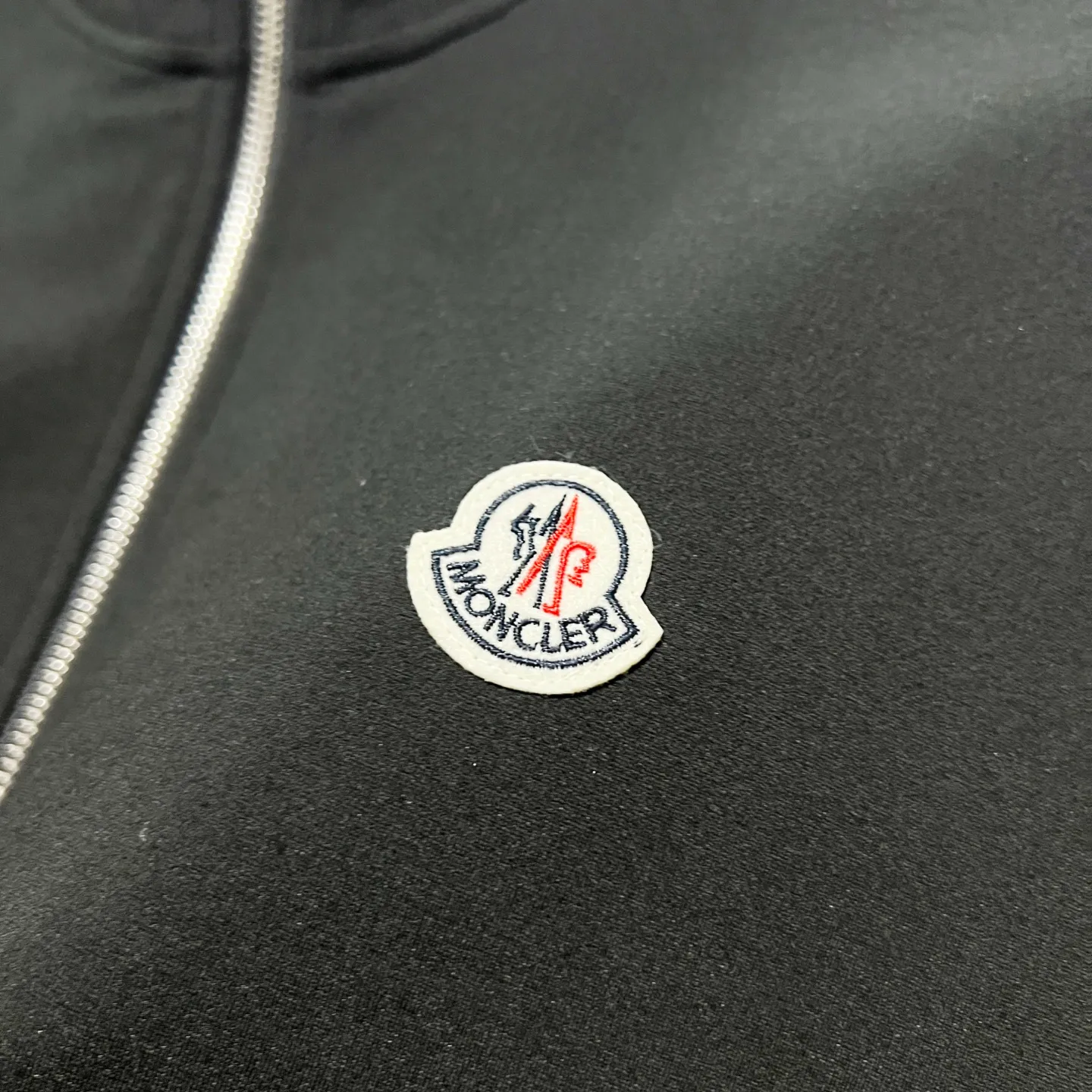 P270 MONCLER/Mask Customized fabric suit zipper jacket Simple side webbing splicing craftsmanship brand chapter logo Official synchronization High version High quality Fashion personality Versatile trend Pure original quality Original fabric Hang tag Collar label Washed wheat Complete with three standards Color: Black. Blue. Gray. Size: S-2XL