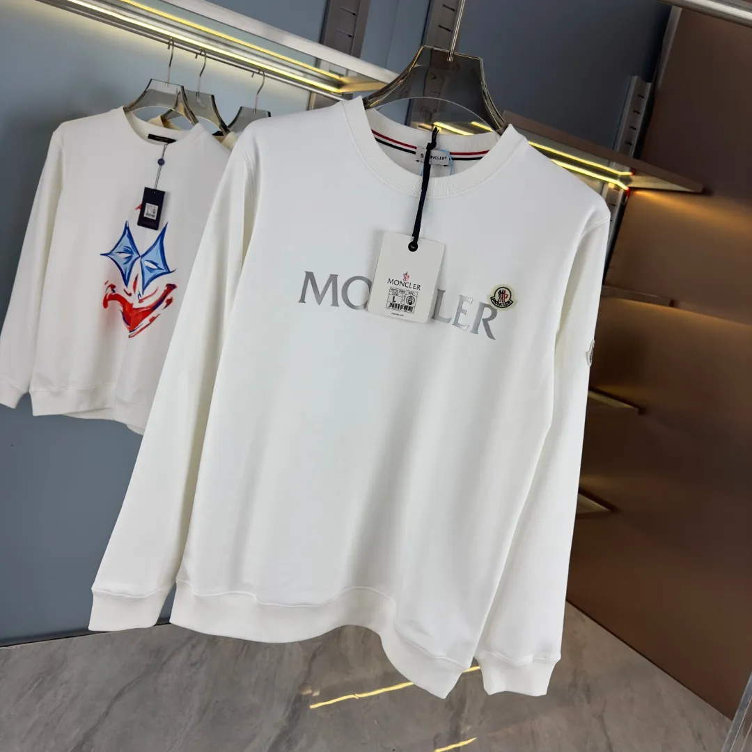 P210 High-version sweatshirt) [Long-term stock] 〖𝐌𝐎𝐍𝐂𝐋𝐄𝐑~Mask〗 Made of 440g heavy-weight fabric. It is different from the market currency. It can be matched with any variety and is properly handsome. 😎The whole dress is made of double waistcoats. The double waistcoats make the whole dress more three-dimensional. Not ordinary factories can do such fine work. 2025 Spring runway version of the T stage, on sale at the counter, round neck terry sweatshirt, high-end double-strand pure cotton, custom-made stretch ribs, dyed in the same vat, complete with three standards, matched with exquisite embroidered LOGO on the chest, simple and advanced, same style for men and women. Color: black, apricot, white, size: S M L XL 2XL