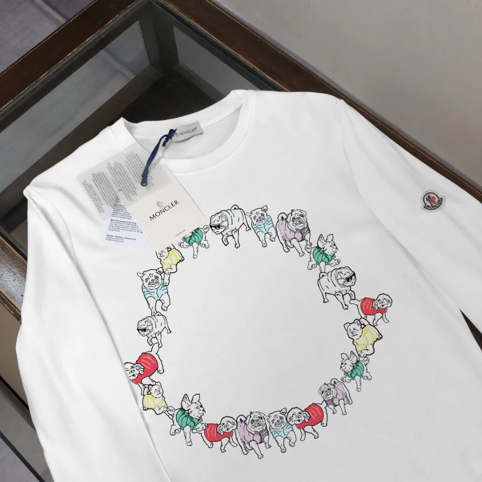 P180, a non-off-the-shelf model, you can trust it. Moncler printed long-sleeved T-shirt, 240g breathable cotton fabric, very soft and comfortable texture, does not shrink, does not deform, does not ball), can be worn alone as a base layer. Original customized accessories, collar label, care mark, hangtag, packaging (perfect details) Color: White Black Size: XS S M L