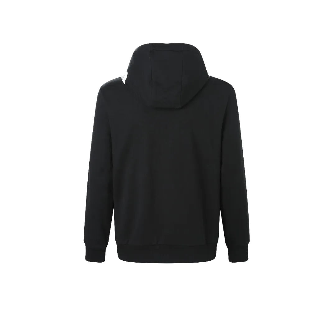 P480 MONCLER printed logo hooded sweatshirt Fabric selection: Made of lightweight turned-over velvet cotton fabric. High-density cotton fiber is used to achieve internal and external differentiation in a single layer of fabric. The outer plain weave is tight and wear-resistant, and the inner layer is formed into a short dense suede surface through a sanding process. The dense plain weave structure resists wind and splashes, the brushed suede surface is skin-friendly, and the short pile has been treated to eliminate static electricity to avoid sticking to the skin. A very small amount of grooved polyester moisture-conducting yarn is embedded in the cotton fiber, which quickly directs sweat from the inner suede surface to the outer layer for evaporation through the capillary effect, solving the problem that the inside-out suede is prone to stuffiness. Process 1: By actively intervening in the shrinkage potential of the cotton fiber, the fabric is achieved from being variable to stable, improving dimensional stability, and at the same time not prone to deformation and wrinkles.  Process 2: Use glue printing to present a high saturation pattern on the center of the cap. Apply even pressure with the scraper and print in 5 steps to ensure full penetration and coverage of the glue. After curing at high temperature, the pigment is firmly combined with the cotton fiber. The ink absorption and penetration characteristics of the cotton fiber make the pattern less likely to fall off due to friction. Accessories: One-to-one customized drawstring head, one-to-one customized zipper puller, one-to-one customized collar label, one-to-one customized badge SIZE: S M L XL