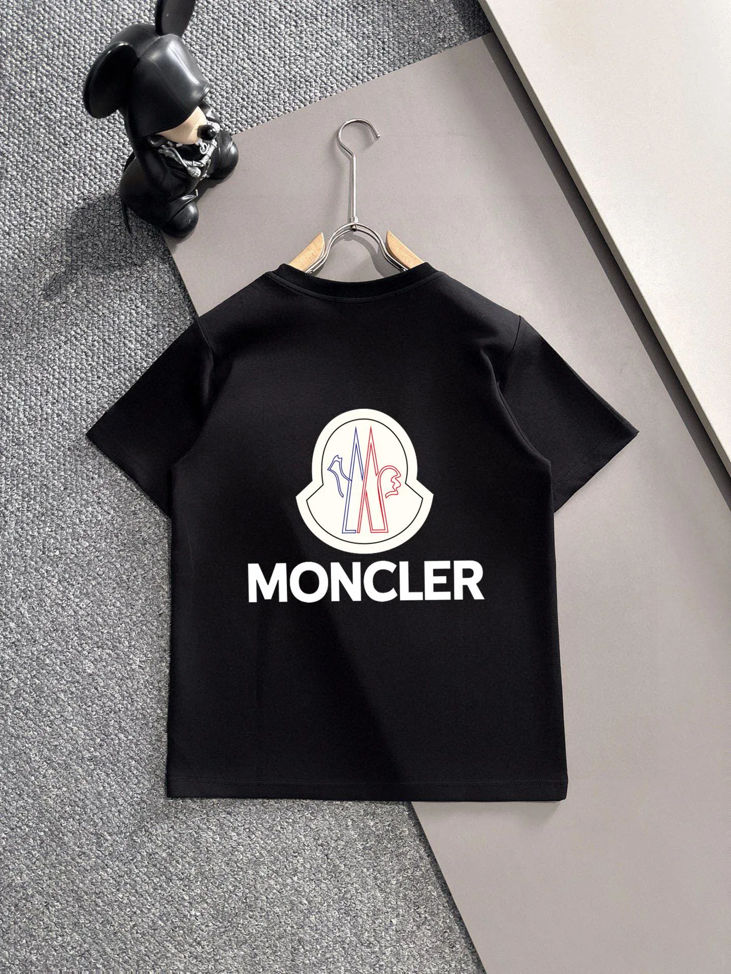 P280 Brand [MONCLER] 2025 new men’s short-sleeved shorts suit! Synchronous sales on the official website! High-end version on the market! It feels delicate and soft! Make you more comfortable to wear! The draped silhouette is awesome! Size: M-5XL (please state your height and weight when placing an order)
