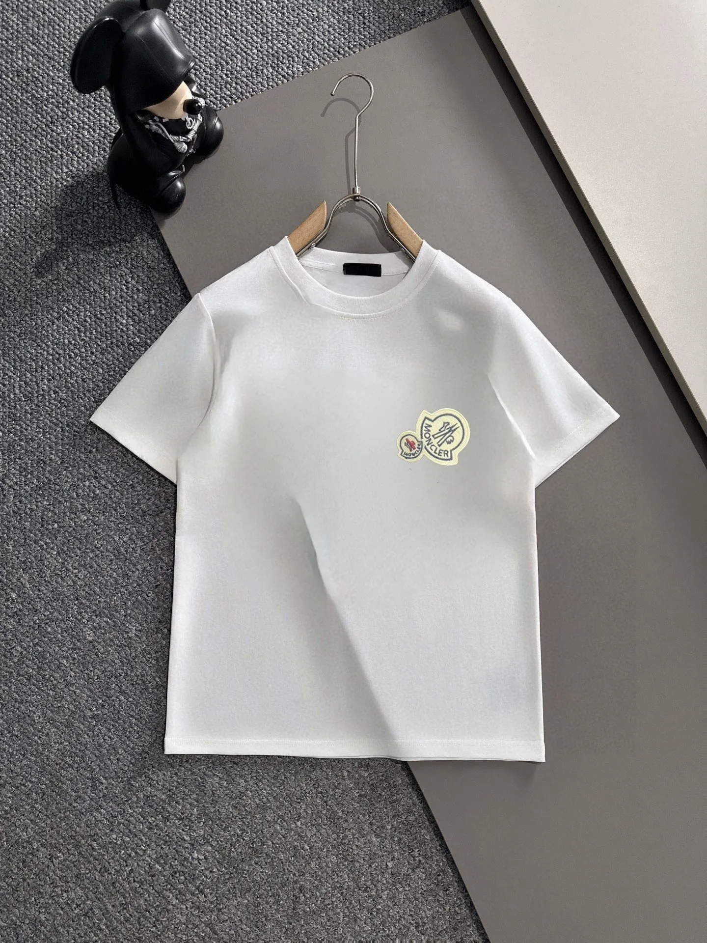 P280 Brand [MONCLER] 2025 new men’s short-sleeved shorts suit! Synchronous sales on the official website! High-end version on the market! It feels delicate and soft! Make you more comfortable to wear! The draped silhouette is awesome! Size: M-5XL (please state your height and weight when placing an order)
