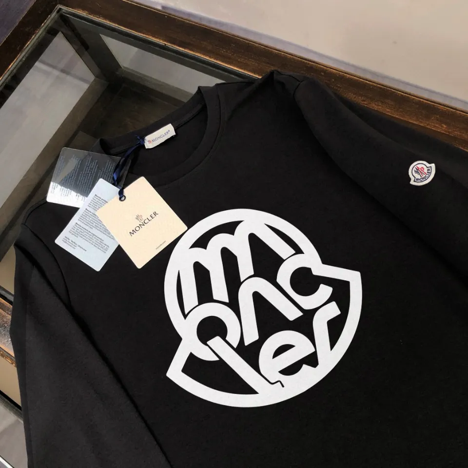 P180, a non-off-the-shelf model, you can trust it. Moncler printed long-sleeved T-shirt, 240g breathable cotton fabric, very soft and comfortable texture, does not shrink, does not deform, does not ball), can be worn alone as a base layer. Original customized accessories, collar label, care mark, hangtag, packaging (perfect details) Color: White Black Size: XS S M L