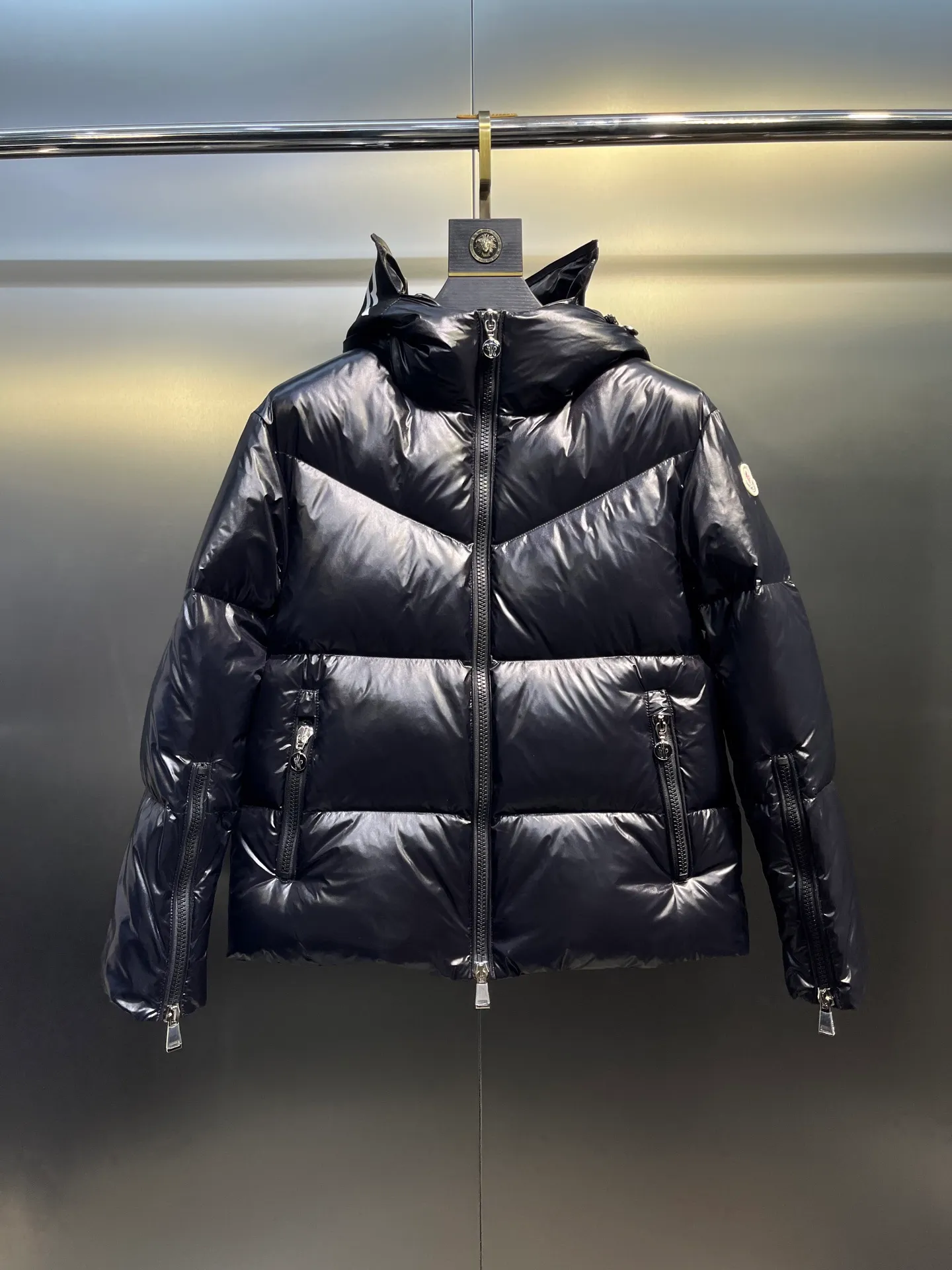 P980 moncler 🌟Abbaye short hat with hidden letters, the essence of Moncl fashion. Low-key and stylish, versatile style, very good upper body effect. This one is enough to keep warm in autumn and winter... Order from trading company High quality Color: black Size: 1234