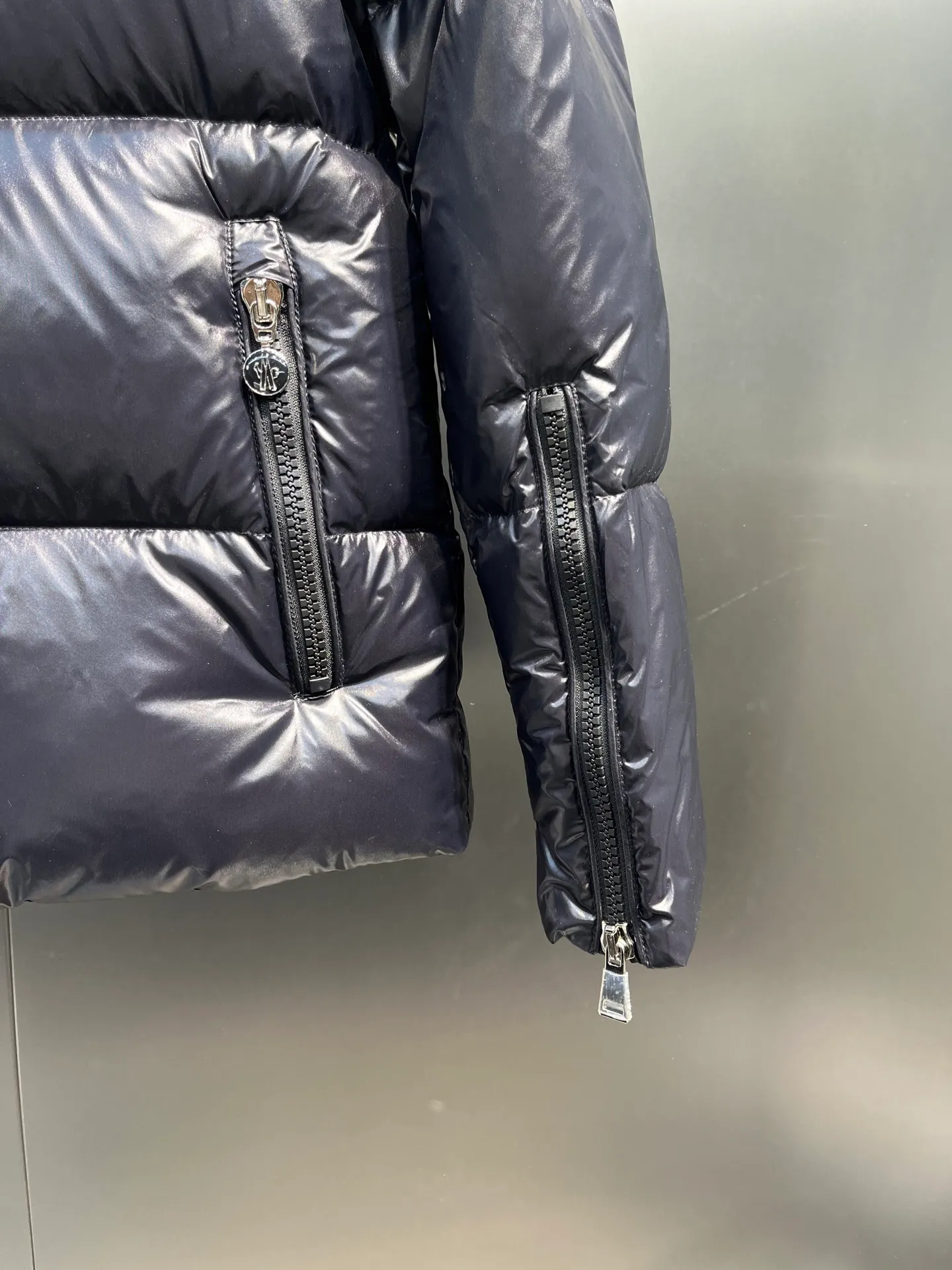 P980 moncler 🌟Abbaye short hat with hidden letters, the essence of Moncl fashion. Low-key and stylish, versatile style, very good upper body effect. This one is enough to keep warm in autumn and winter... Order from trading company High quality Color: black Size: 1234
