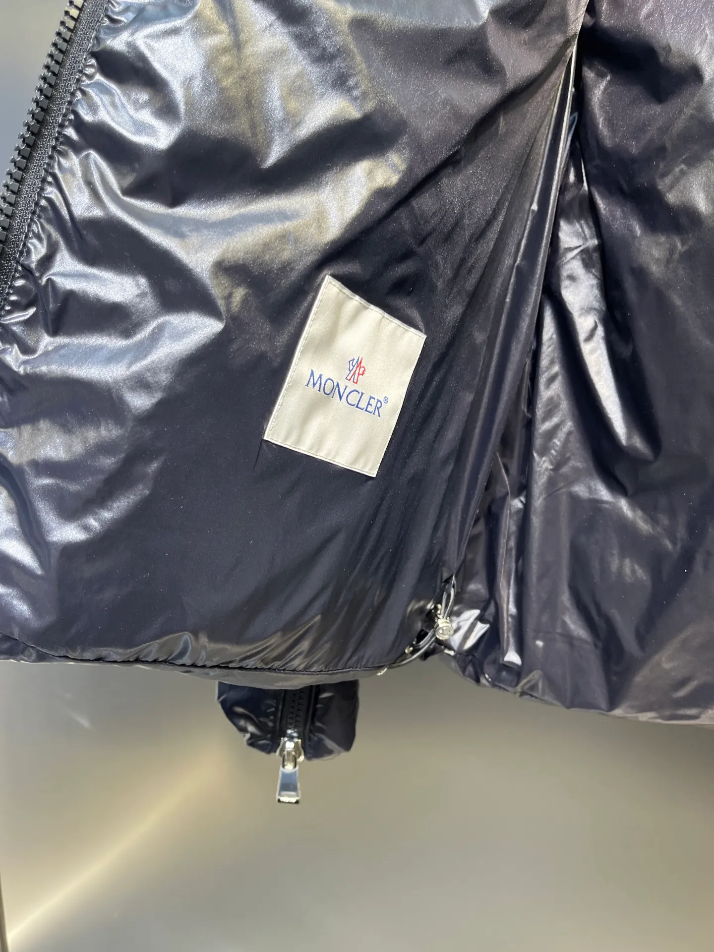 P980 moncler 🌟Abbaye short hat with hidden letters, the essence of Moncl fashion. Low-key and stylish, versatile style, very good upper body effect. This one is enough to keep warm in autumn and winter... Order from trading company High quality Color: black Size: 1234