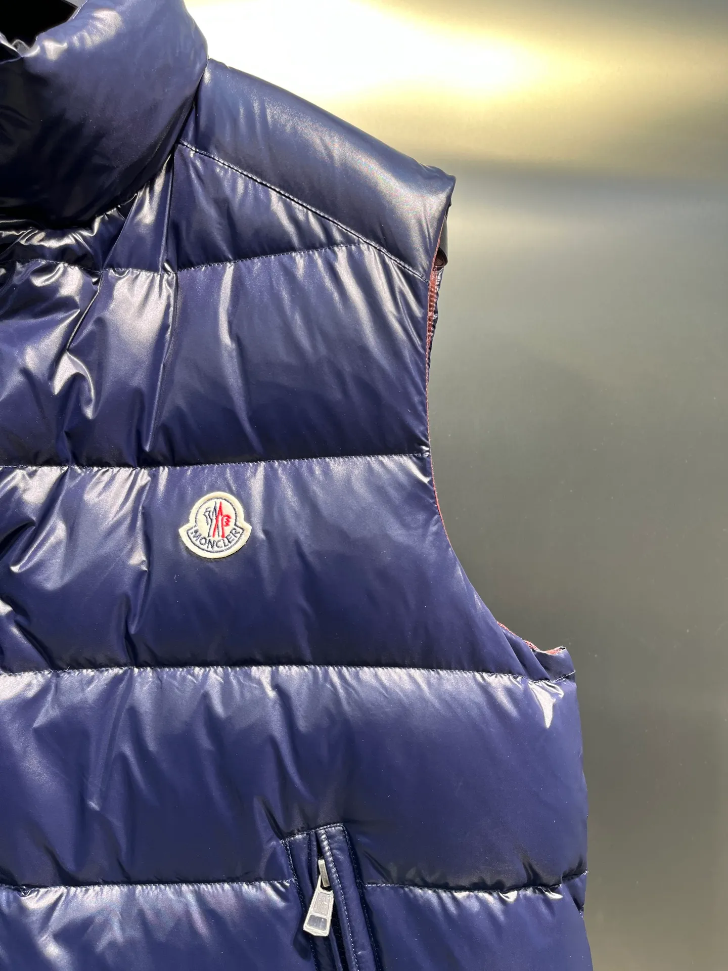 P490 moncler🌟Down vest Original customized hardware accessories are all imported and original customized. Welcome to compare. Absolutely high quality. Made of top-grade 95 white duck down. Super soft. Filled with fluffy and full feathers. Super heavy-duty. Fabric workmanship and perfect pattern. Note that the fabric is super comfortable. Exclusive model. Non-market product. Same style for men and women. Size: 123456