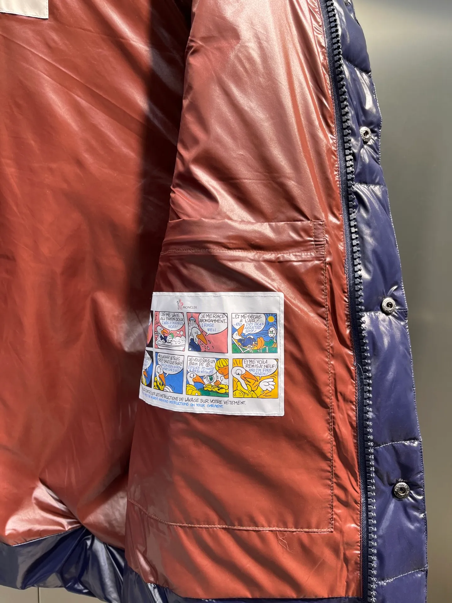 P490 moncler🌟Down vest Original customized hardware accessories are all imported and original customized. Welcome to compare. Absolutely high quality. Made of top-grade 95 white duck down. Super soft. Filled with fluffy and full feathers. Super heavy-duty. Fabric workmanship and perfect pattern. Note that the fabric is super comfortable. Exclusive model. Non-market product. Same style for men and women. Size: 123456