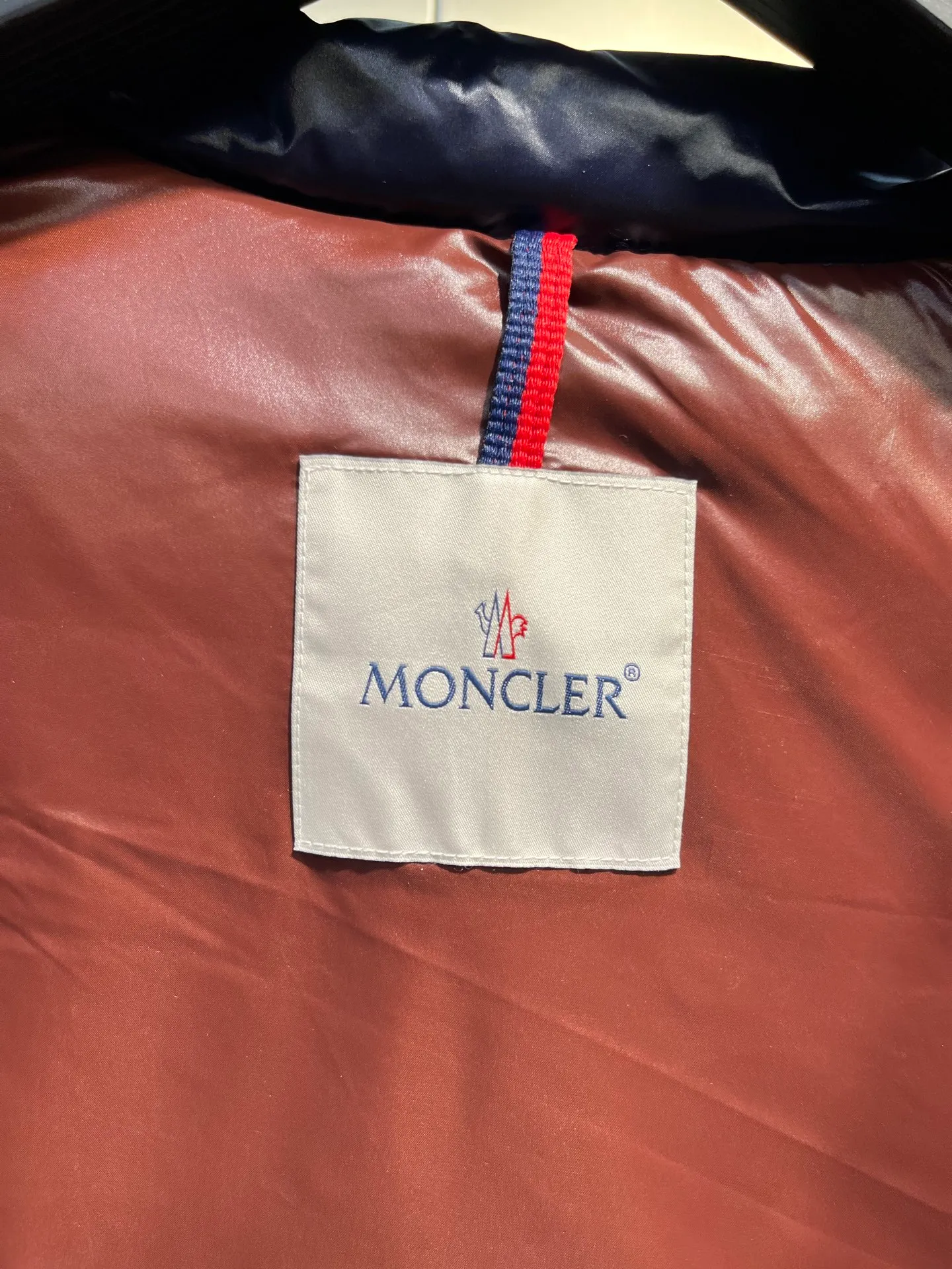 P490 moncler🌟Down vest Original customized hardware accessories are all imported and original customized. Welcome to compare. Absolutely high quality. Made of top-grade 95 white duck down. Super soft. Filled with fluffy and full feathers. Super heavy-duty. Fabric workmanship and perfect pattern. Note that the fabric is super comfortable. Exclusive model. Non-market product. Same style for men and women. Size: 123456