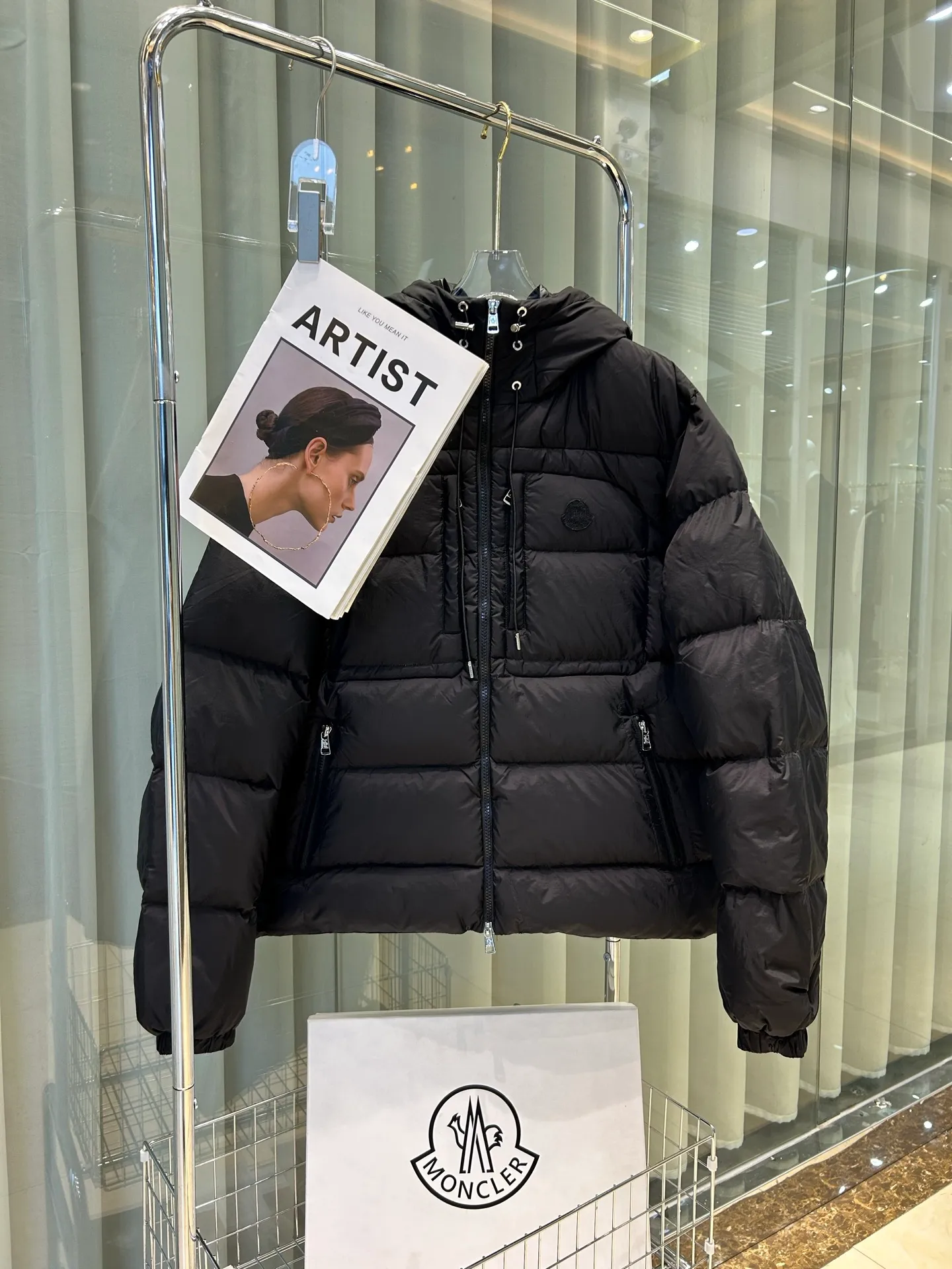 P1000 Moncler 25 spring and summer men's ORFET thin and short hooded lightweight down jacket, loose fit, versatile and easy to match, same style for men and women, original custom-made national standard 90 white duck down filling! Color: black brown Style number: Same style as Wei Daxun Code number: 12345