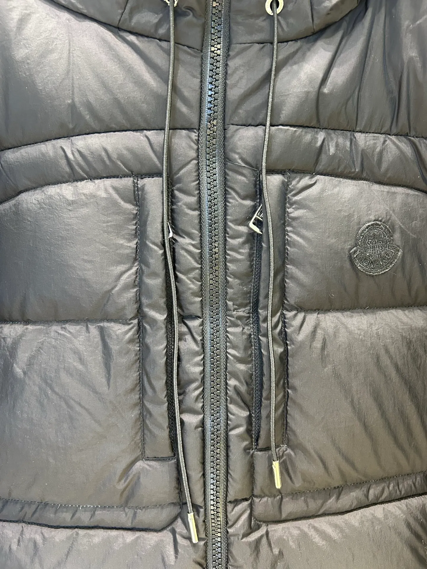 P1000 Moncler 25 spring and summer men's ORFET thin and short hooded lightweight down jacket, loose fit, versatile and easy to match, same style for men and women, original custom-made national standard 90 white duck down filling! Color: black brown Style number: Same style as Wei Daxun Code number: 12345