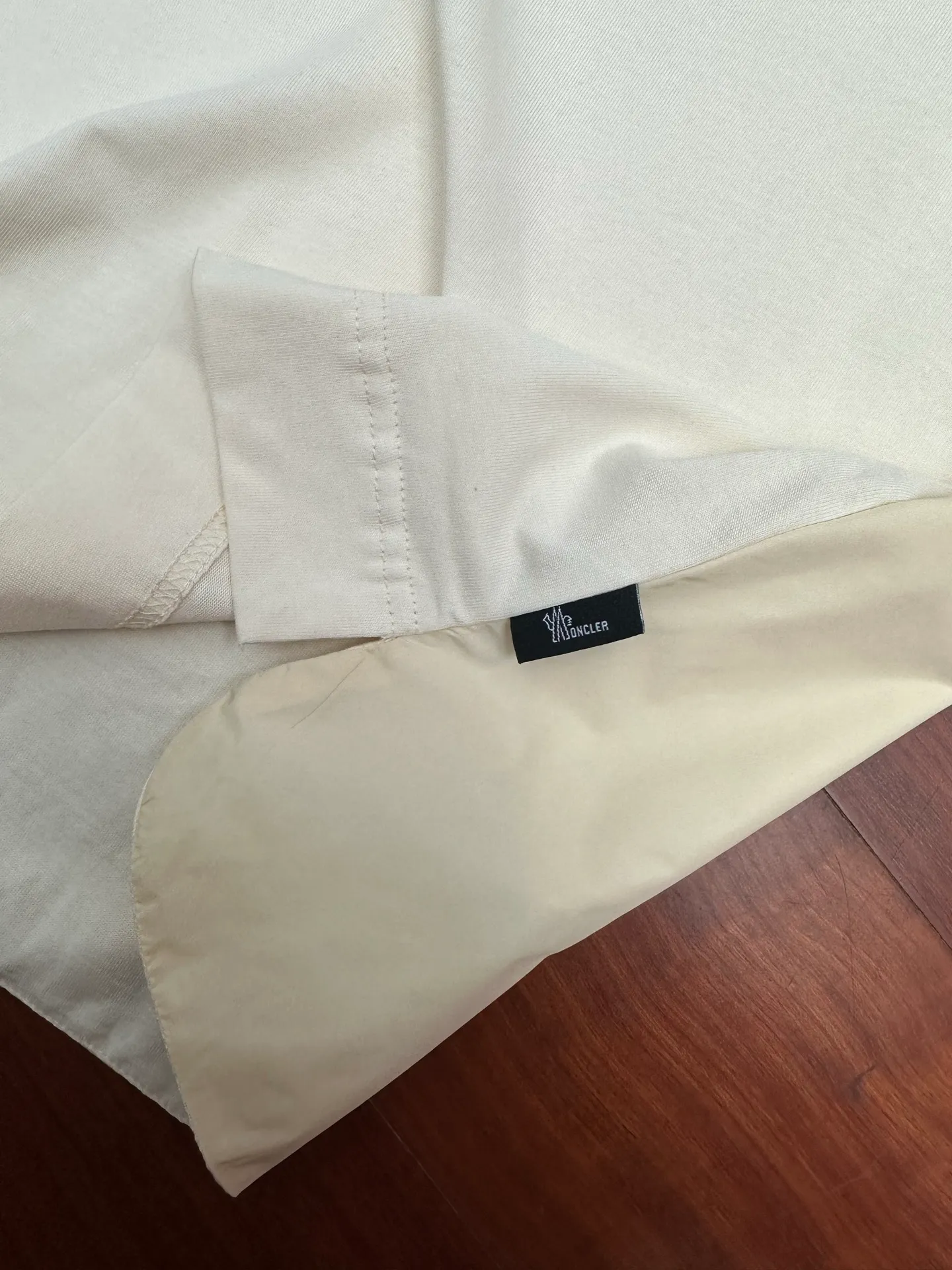 P360 MONCLER round neck logo long-sleeved cotton T-shirt. Authentic 4400 purchased and developed, 230g double-strand combed cotton, 1*1 rib, high temperature heat transfer, fabric splicing, fabric enzyme washing, customized 1:1 webbing, customized 1:1 trademark, loose fit size: S M L XL